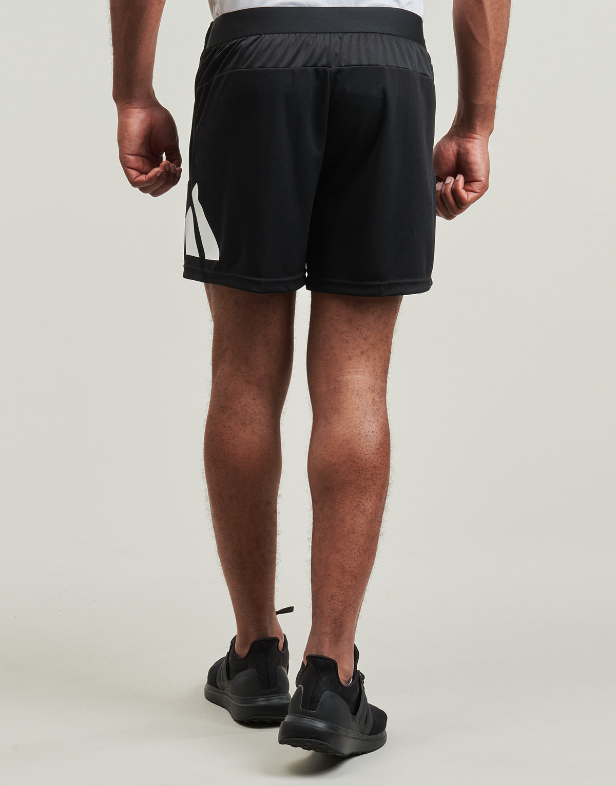 Pantaloni corti Uomo adidas Train Essentials Logo Training Shorts Nero