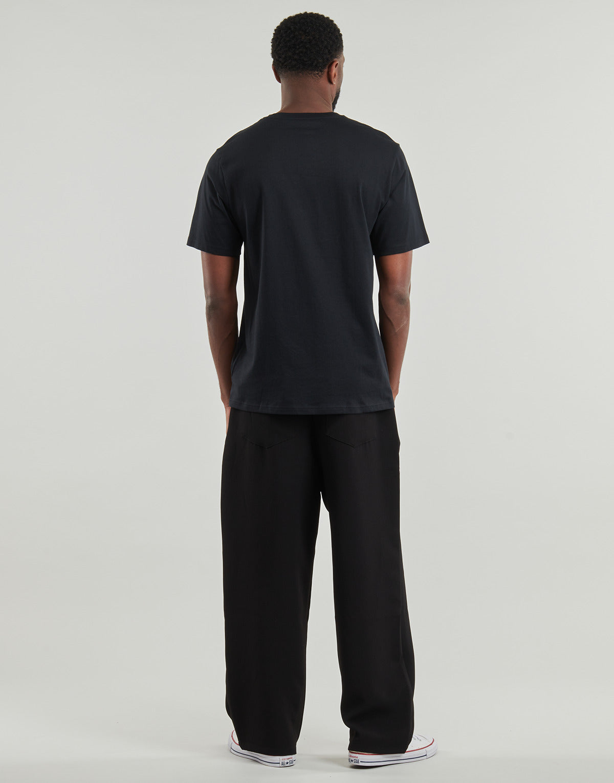 T-shirt Uomo Converse STANDARD FIT CENTER FRONT LARGE LOGO STAR CHEVRON TEE Nero