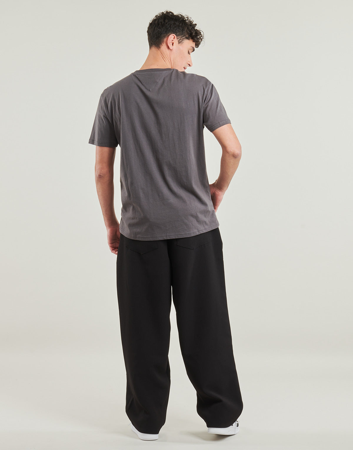 T-shirt Uomo Tommy Jeans TJM REG LINEAR LOGO TEE EXT Grigio