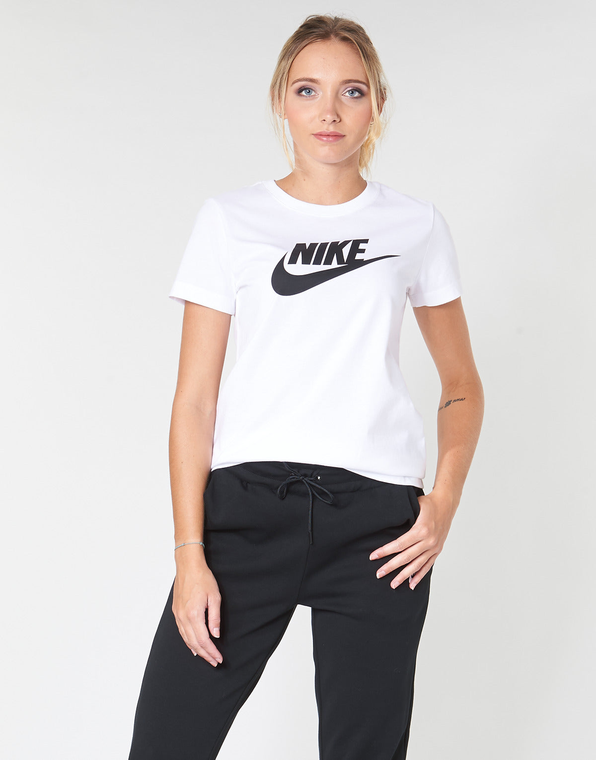 T-shirt Donna Nike  NIKE SPORTSWEAR  Bianco