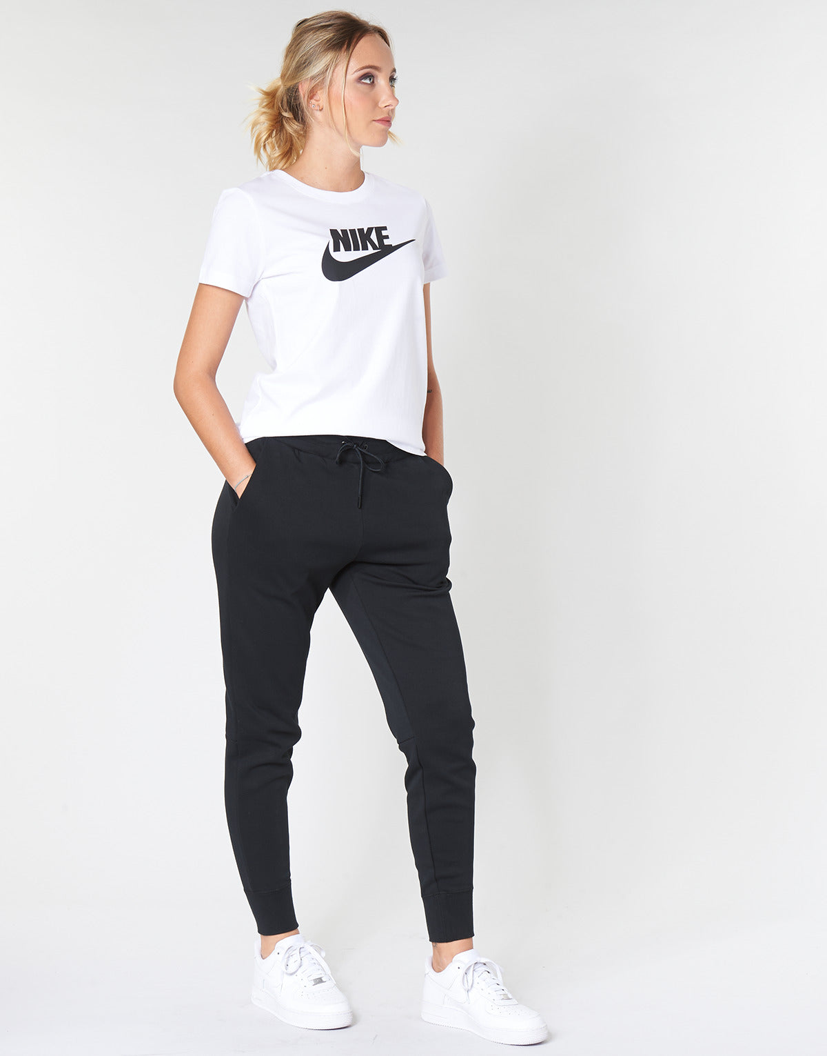 T-shirt Donna Nike  NIKE SPORTSWEAR  Bianco