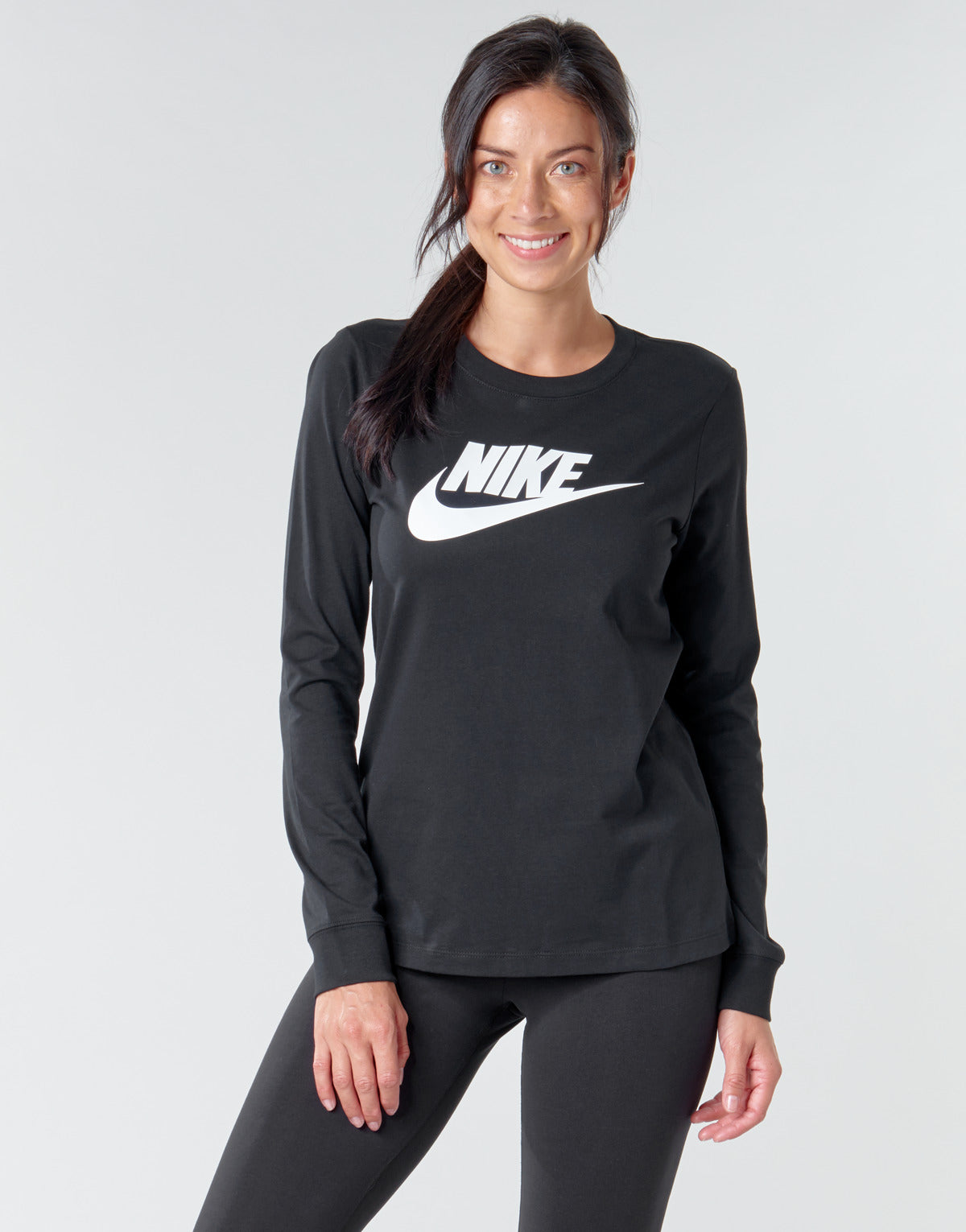 T-shirts a maniche lunghe Donna Nike  W NSW TEE ESSNTL LS ICON FTR  Nero