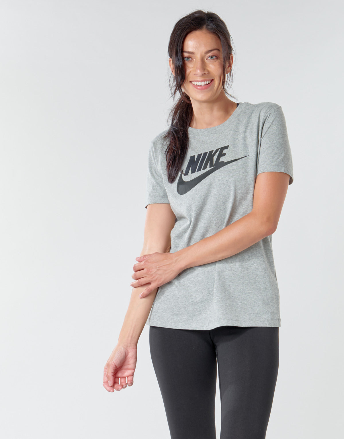 T-shirt Donna Nike  W NSW TEE ESSNTL ICON FUTUR  Grigio