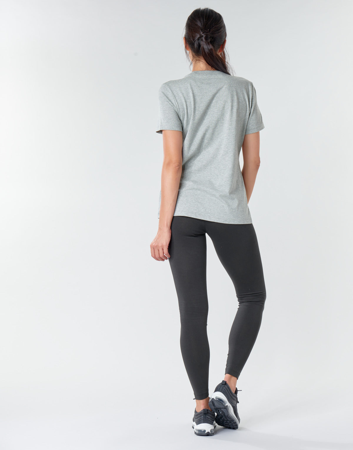 T-shirt Donna Nike  W NSW TEE ESSNTL ICON FUTUR  Grigio