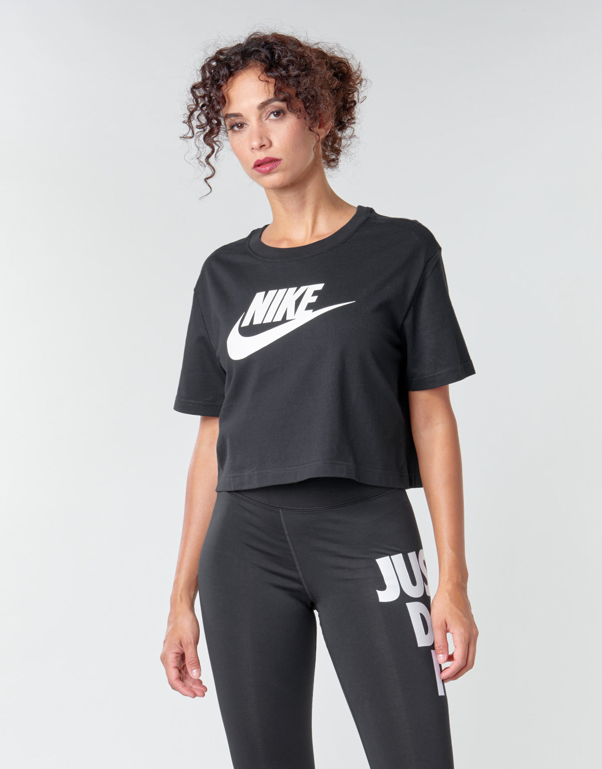 T-shirt Donna Nike  W NSW TEE ESSNTL CRP ICN FTR  Nero