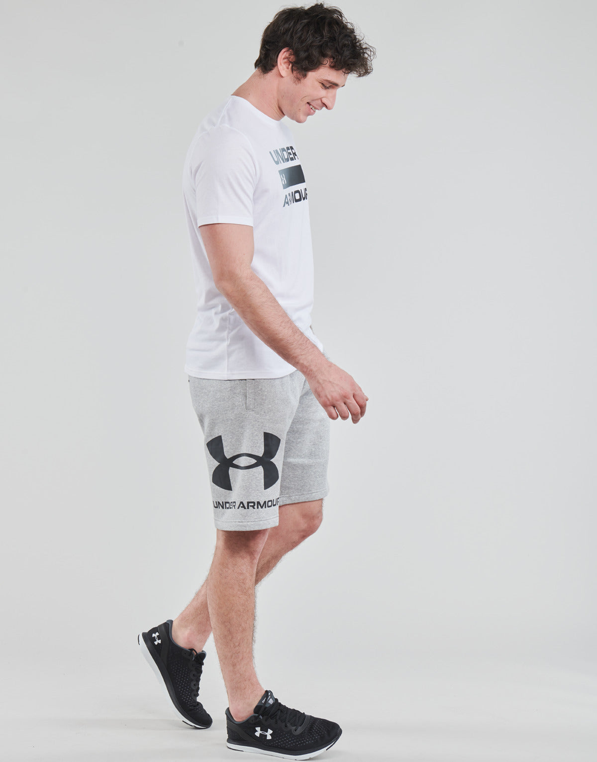 Pantaloni corti Uomo Under Armour UA RIVAL FLC BIG LOGO SHORTS Grigio