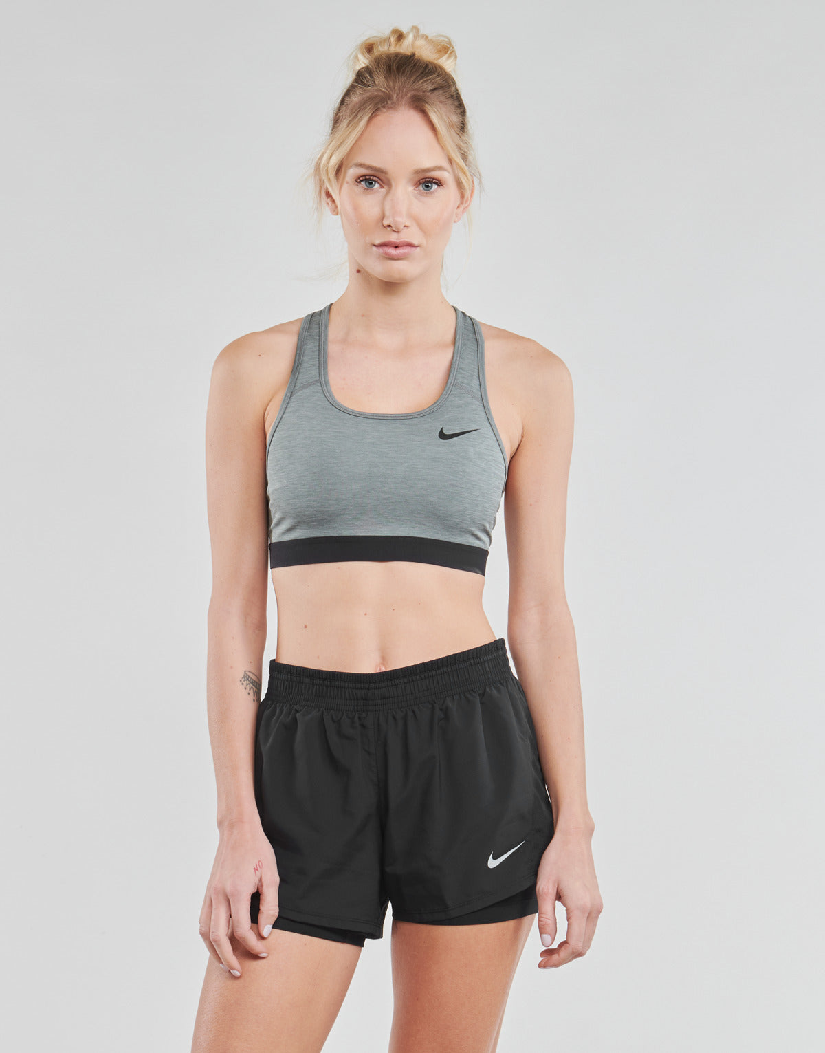 Reggiseno sportivo Donna Nike  DF SWSH BAND NONPDED BRA  Grigio