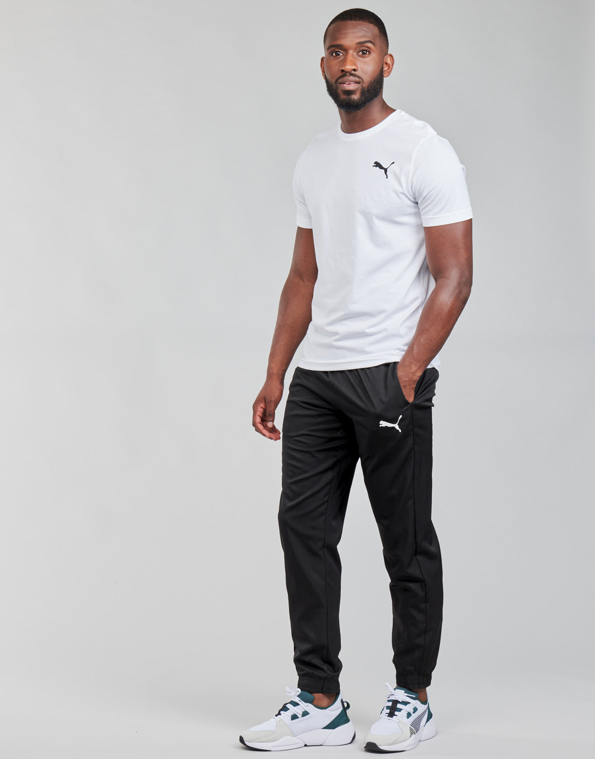 Pantaloni Sportivi Uomo Puma ESS ACTIVE WOVEN PANT Nero