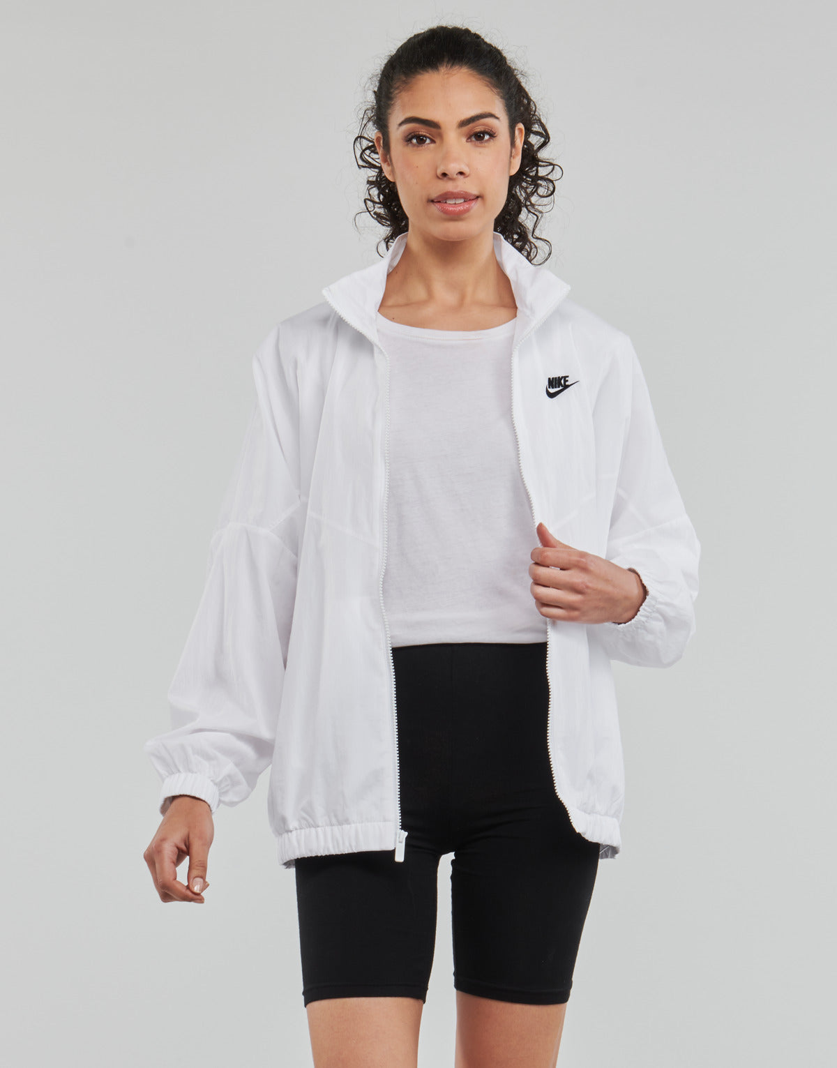 giacca a vento Donna Nike  ESSNTL WR WVN JKT  Bianco