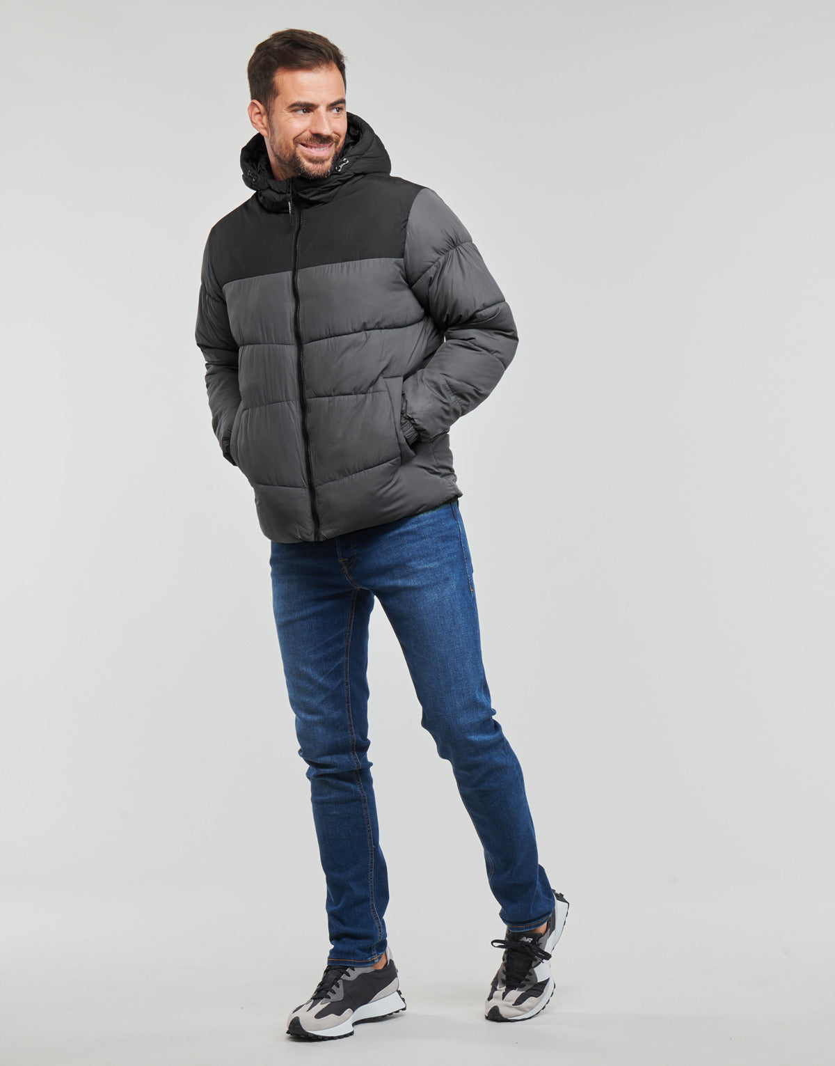 Piumino Uomo Jack & Jones JJCHILI PUFFER HOOD Grigio