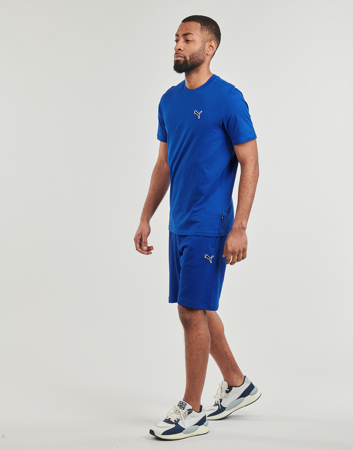 Pantaloni corti Uomo Puma  BETTER ESSENTIALS SHORTS  Blu