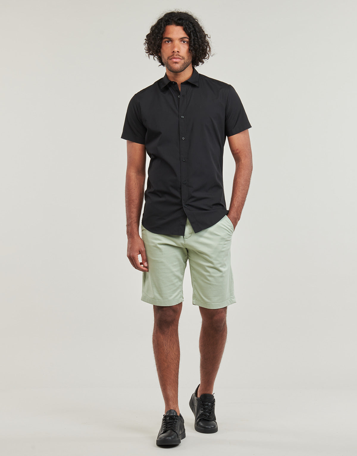 Pantaloni corti Uomo Jack & Jones  JPSTBOWIE JJSHORTS SOLID SN  Verde