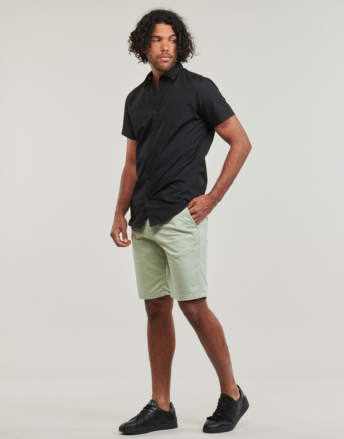 Pantaloni corti Uomo Jack & Jones  JPSTBOWIE JJSHORTS SOLID SN  Verde