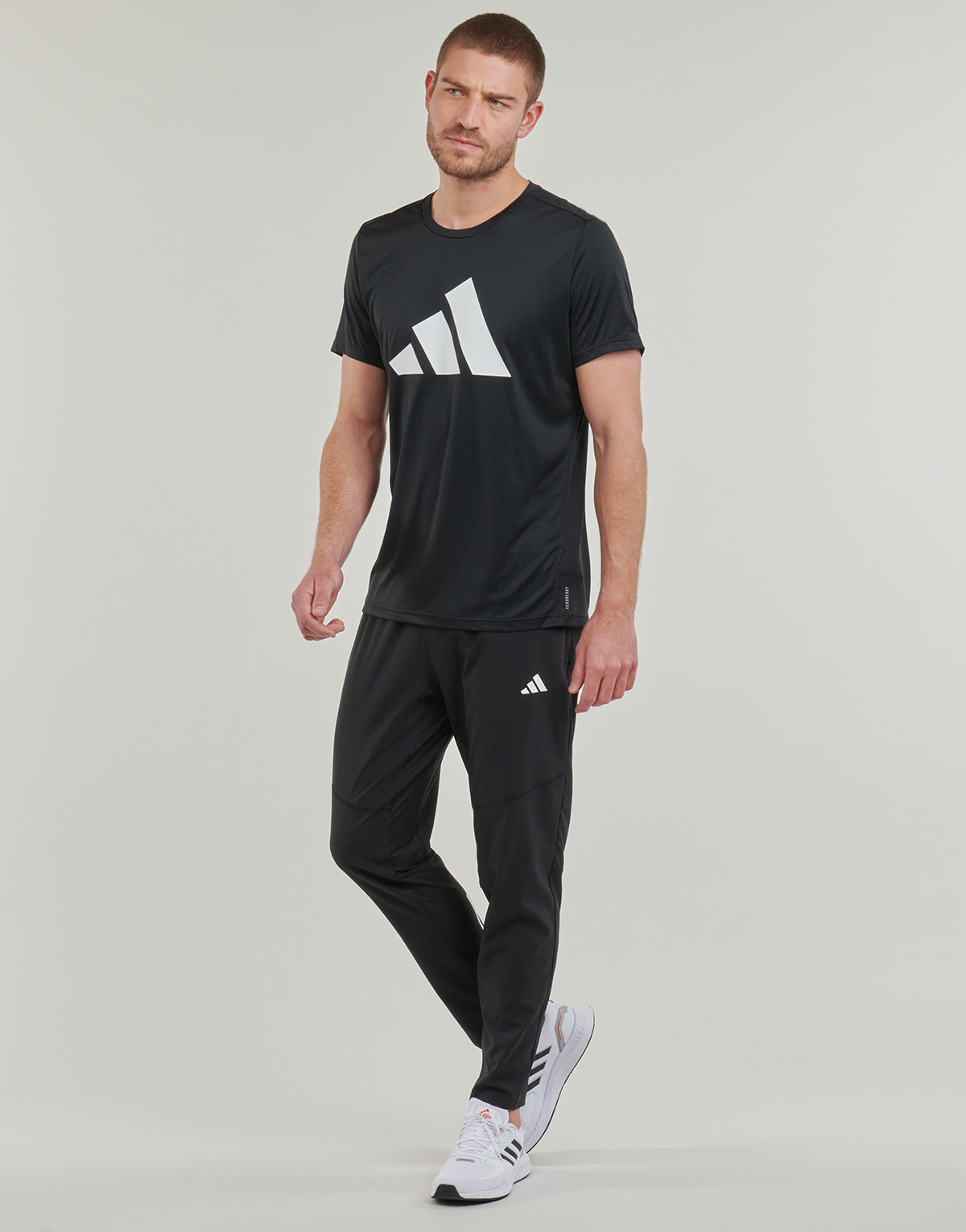 T-shirt Uomo adidas  RUN IT TEE  Nero