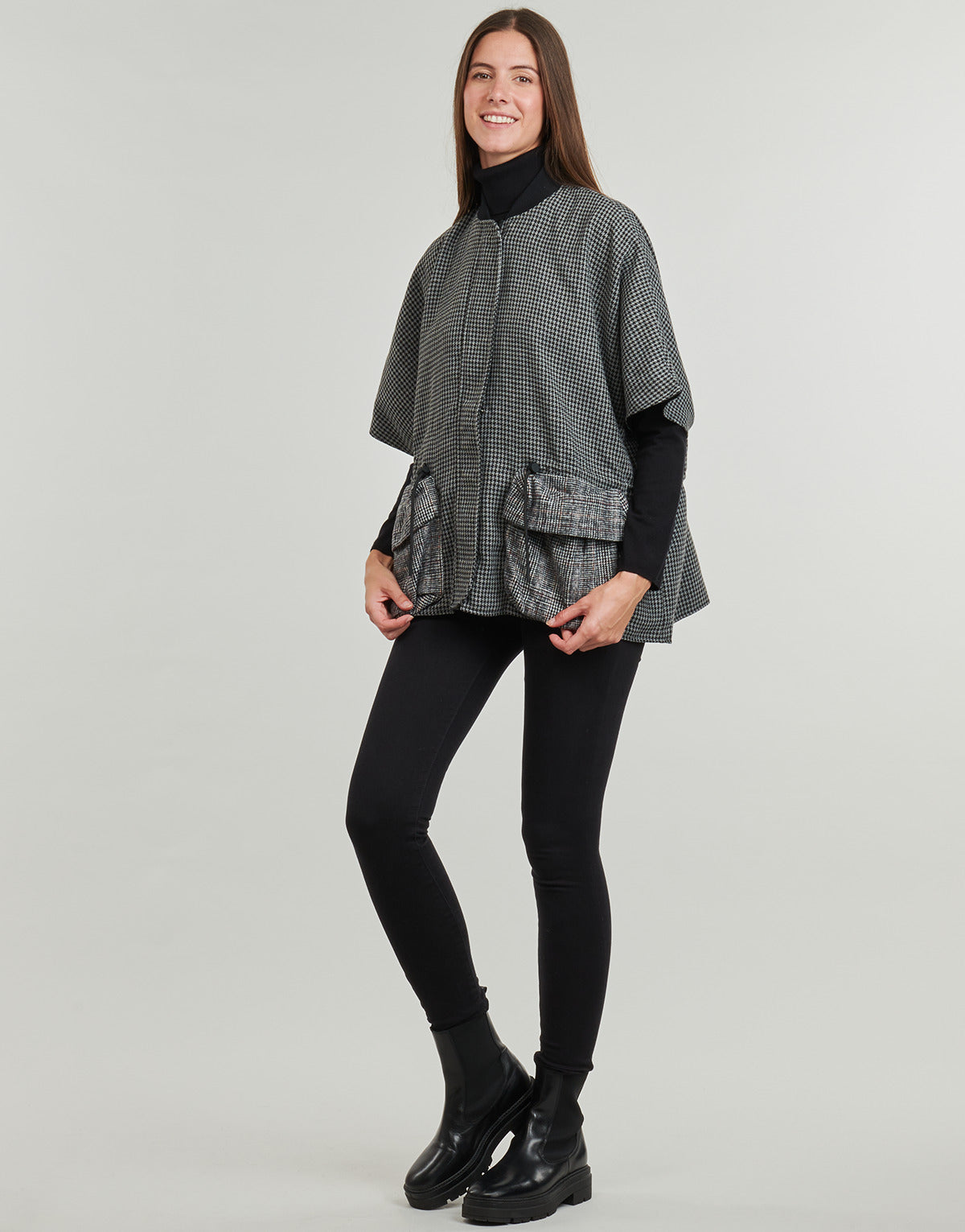 Gilet / Cardigan Donna Desigual PONCHO HARRINGA RICHMOND V.2 Grigio