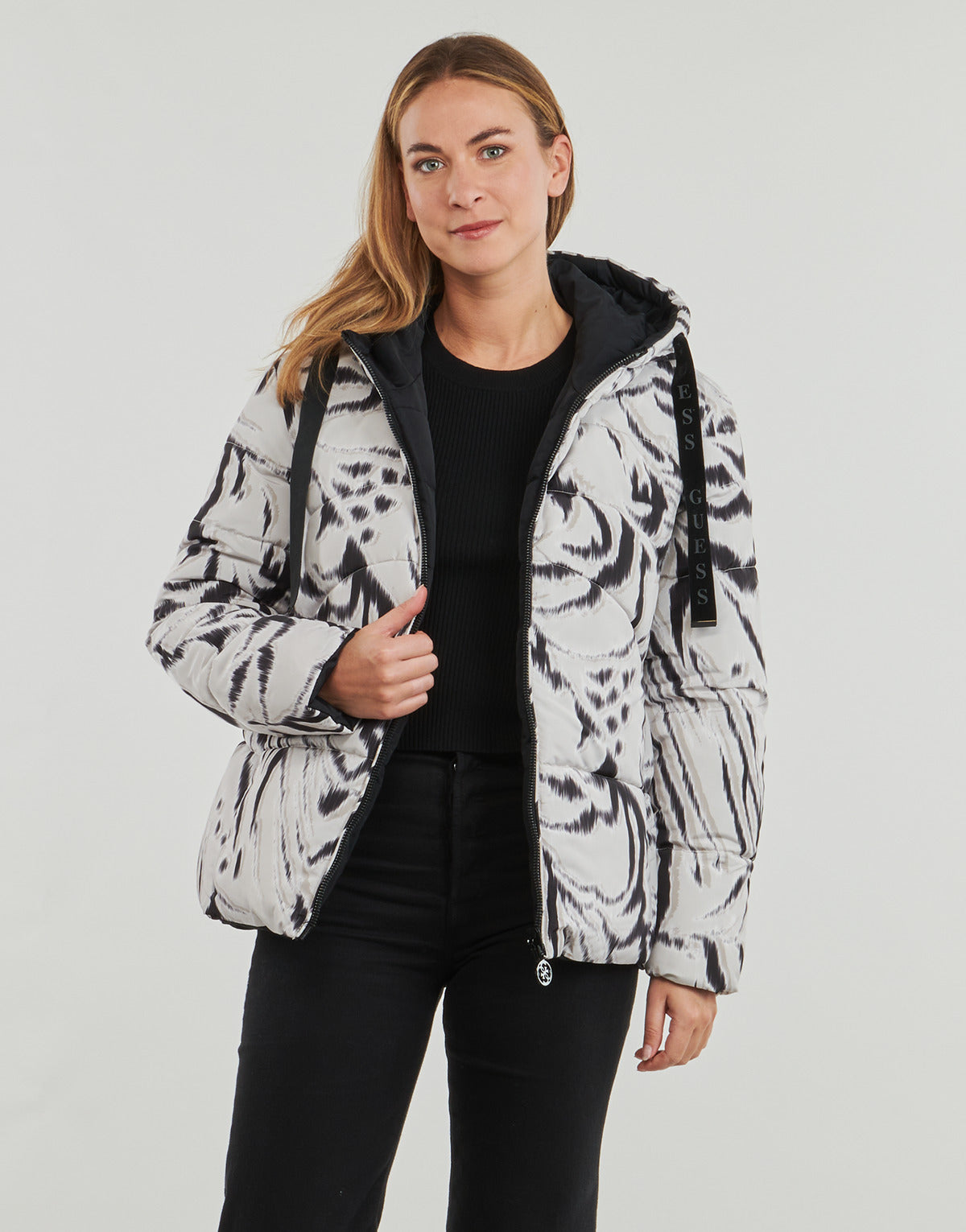 Piumino Donna Guess  EMELIE REVERSIBLE PUFFER  Nero