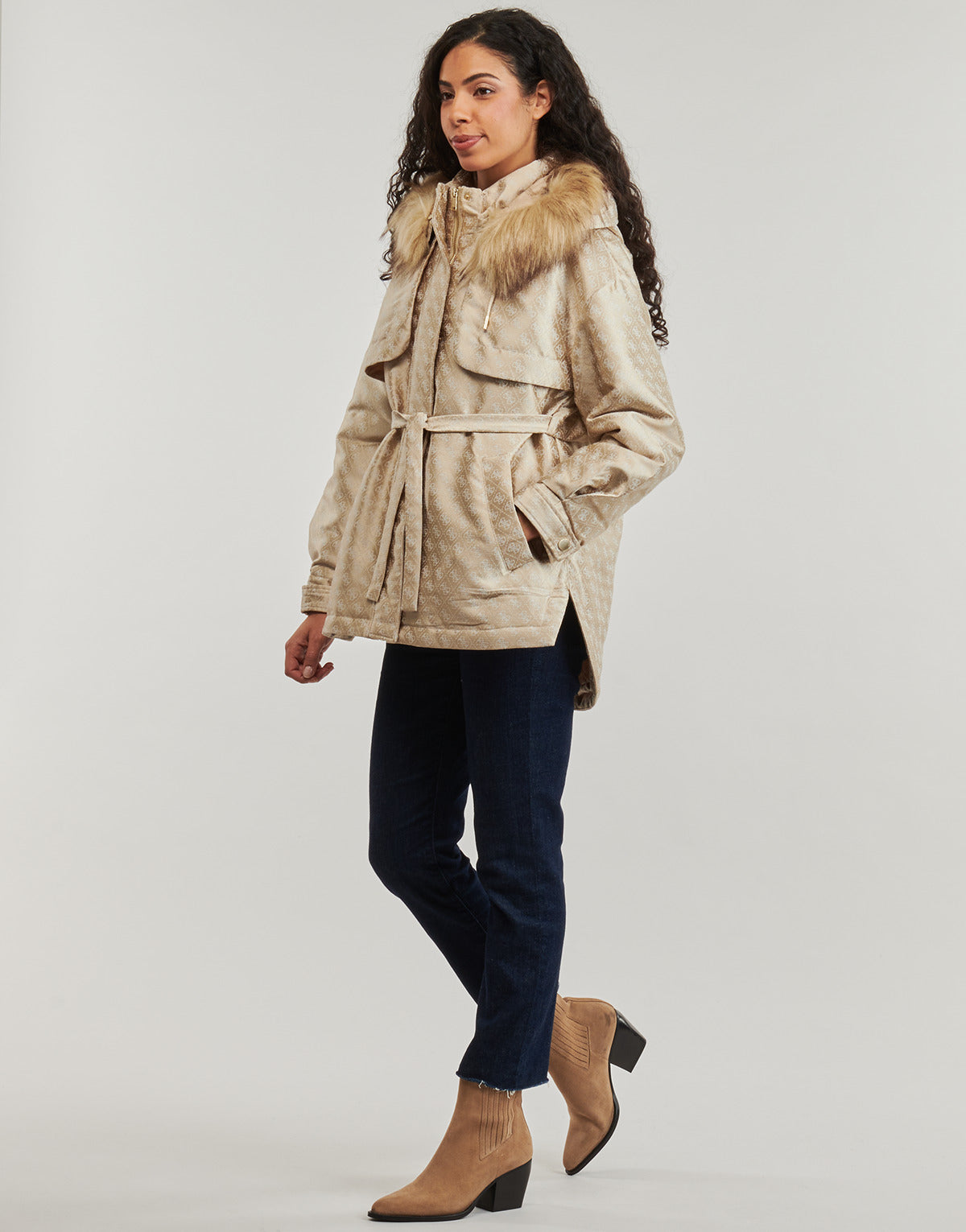 Parka Donna Guess  ELLY LOGO JACQUARD PARKA  Beige