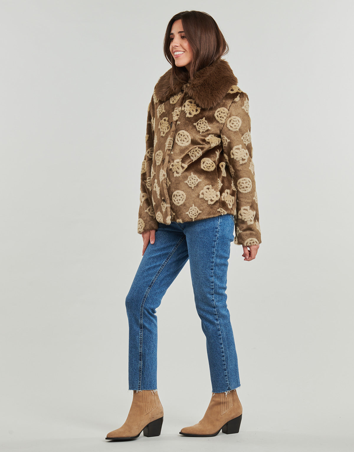 Mantella Donna Guess KARINE FUR LOGO JKT Marrone