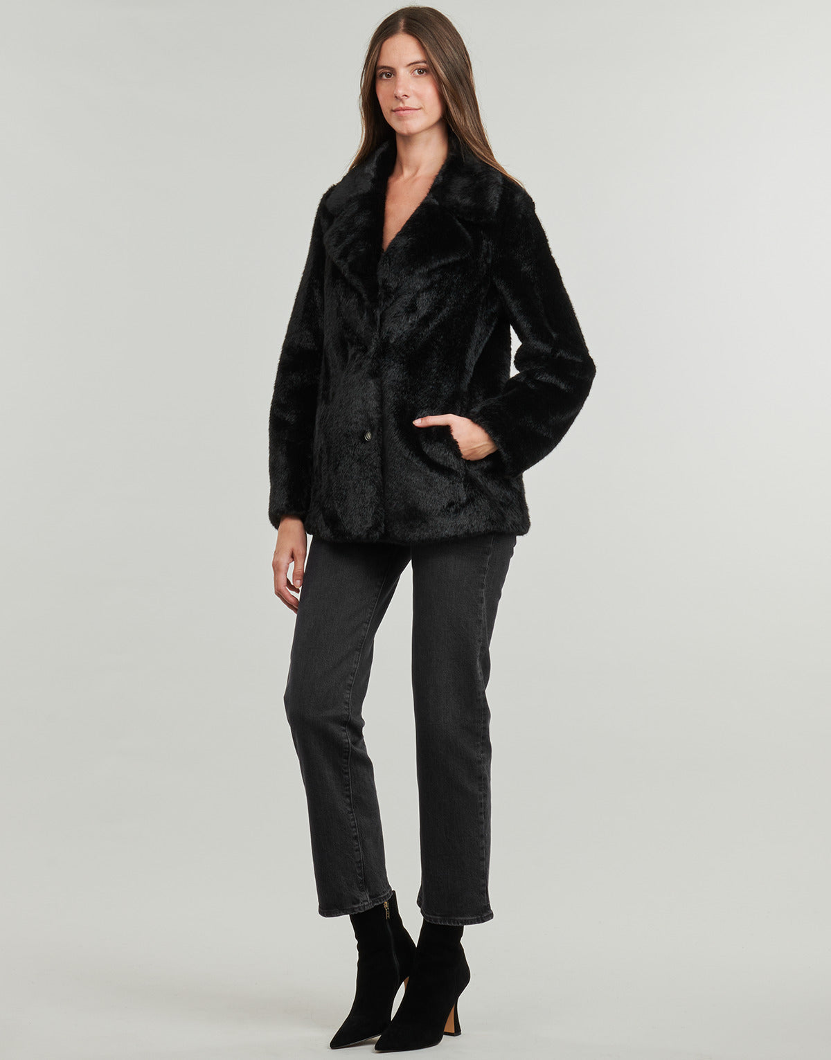 Mantella Donna Guess  FILOMENA FAUX FUR JKT  Nero