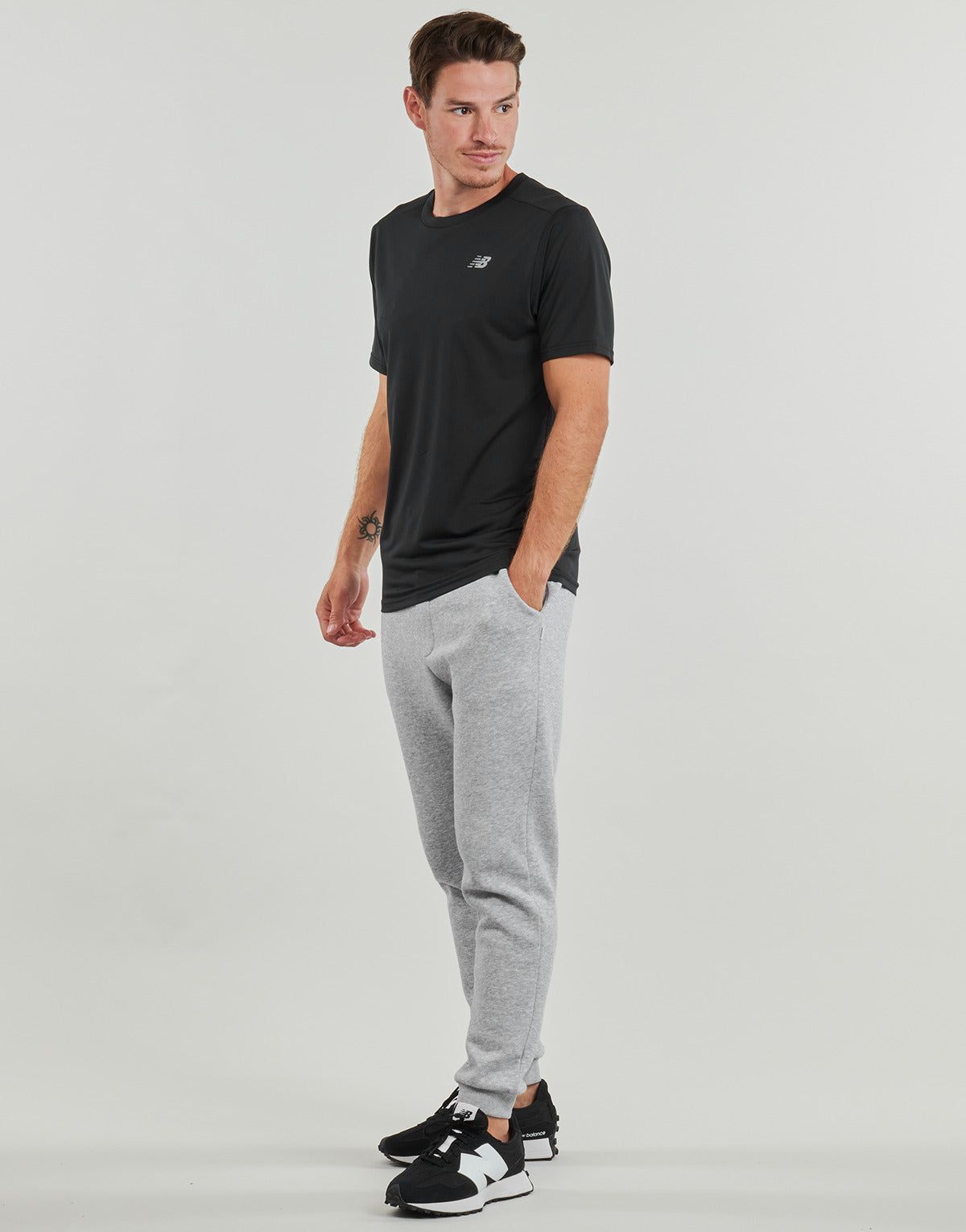 T-shirt Uomo New Balance  CORE RUN SHORT SLEEVES  Nero