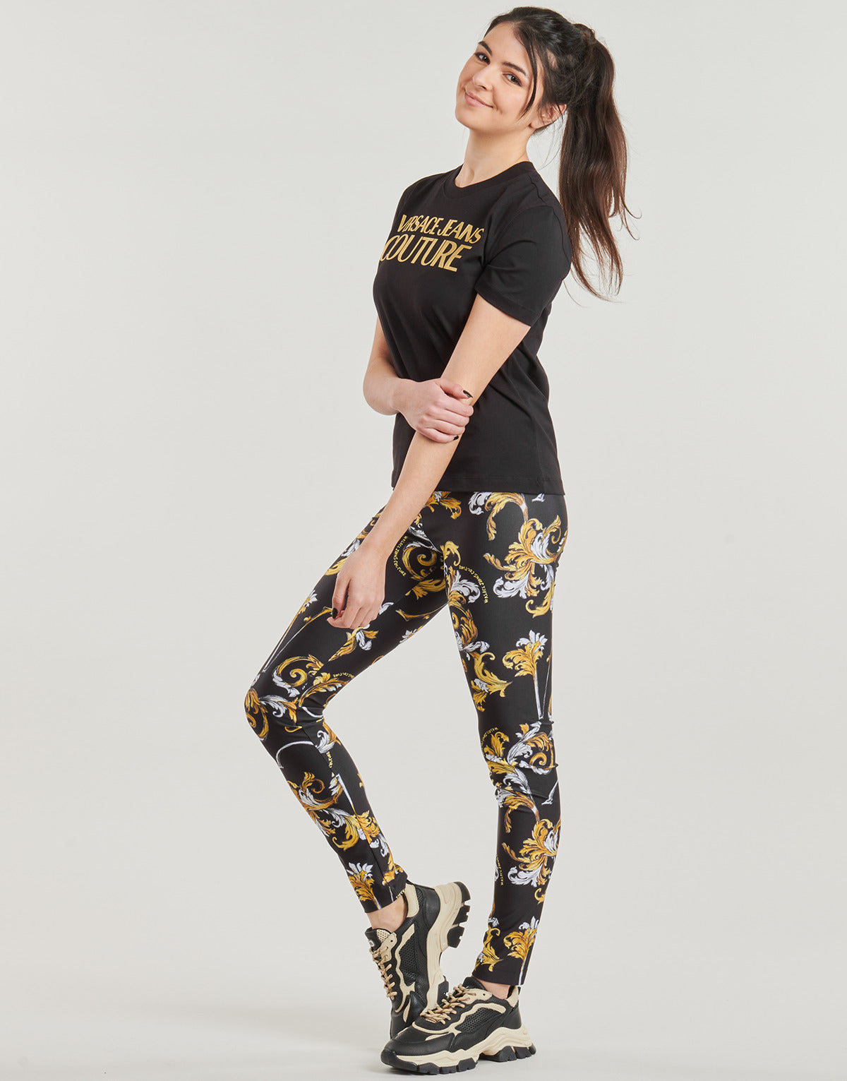 T-shirt Donna Versace Jeans Couture 78HAHT01 Nero