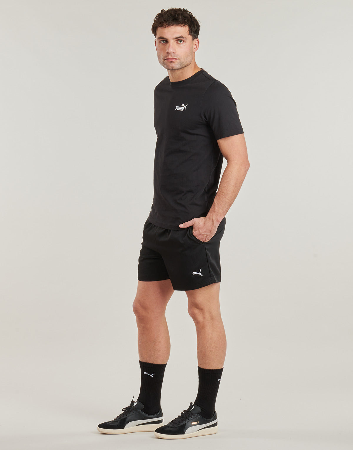 Pantaloni corti Uomo Puma ESS LOGO WOVEN SHORT Nero