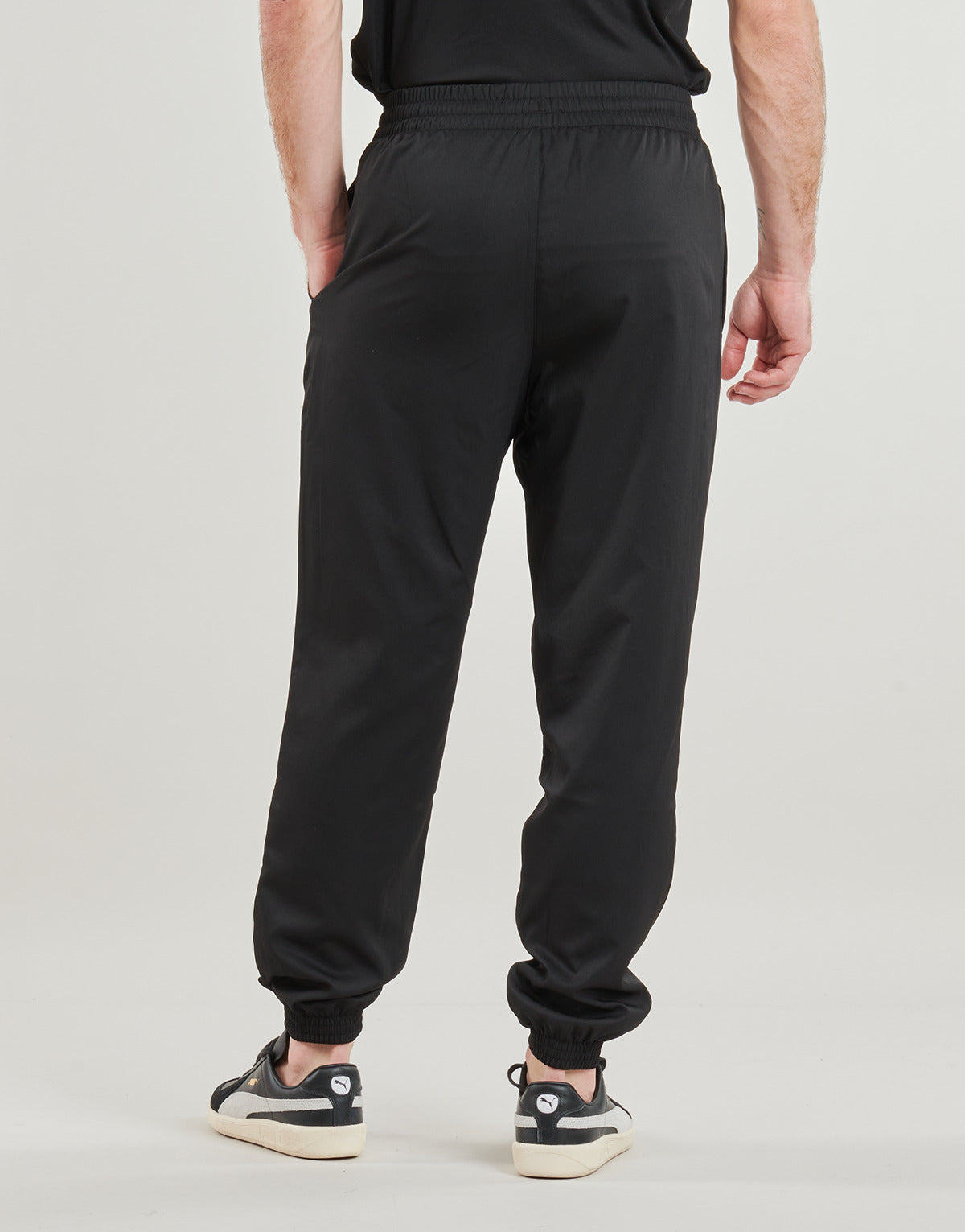 Pantaloni Sportivi Uomo Puma ESS WOVEN PANTS Nero