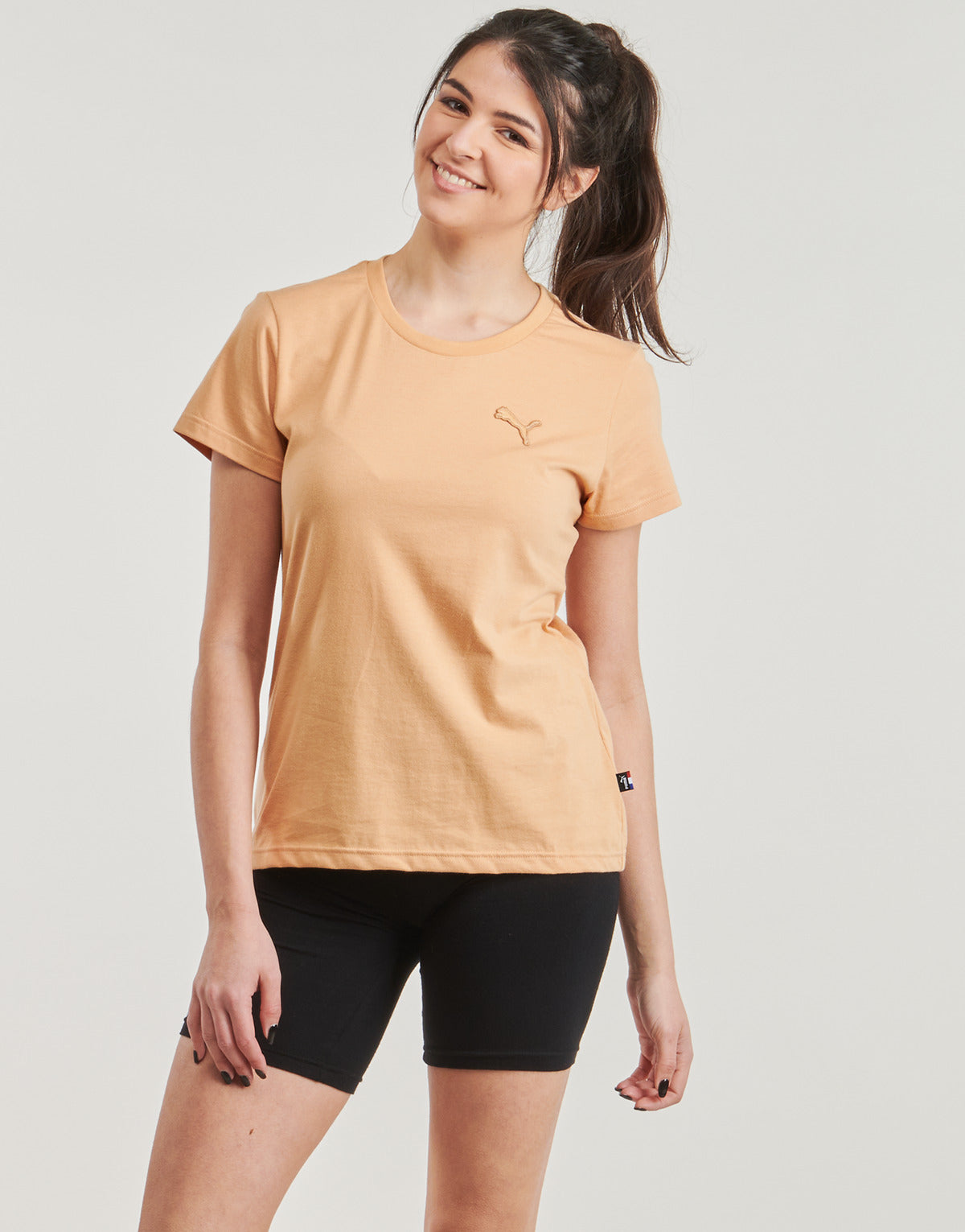 T-shirt Donna Puma TEE W MIF BADGE BRODE Beige