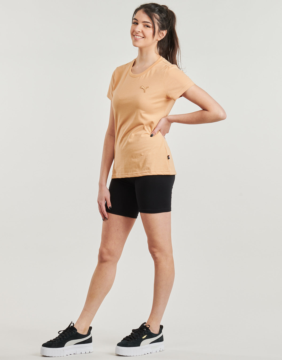 T-shirt Donna Puma TEE W MIF BADGE BRODE Beige