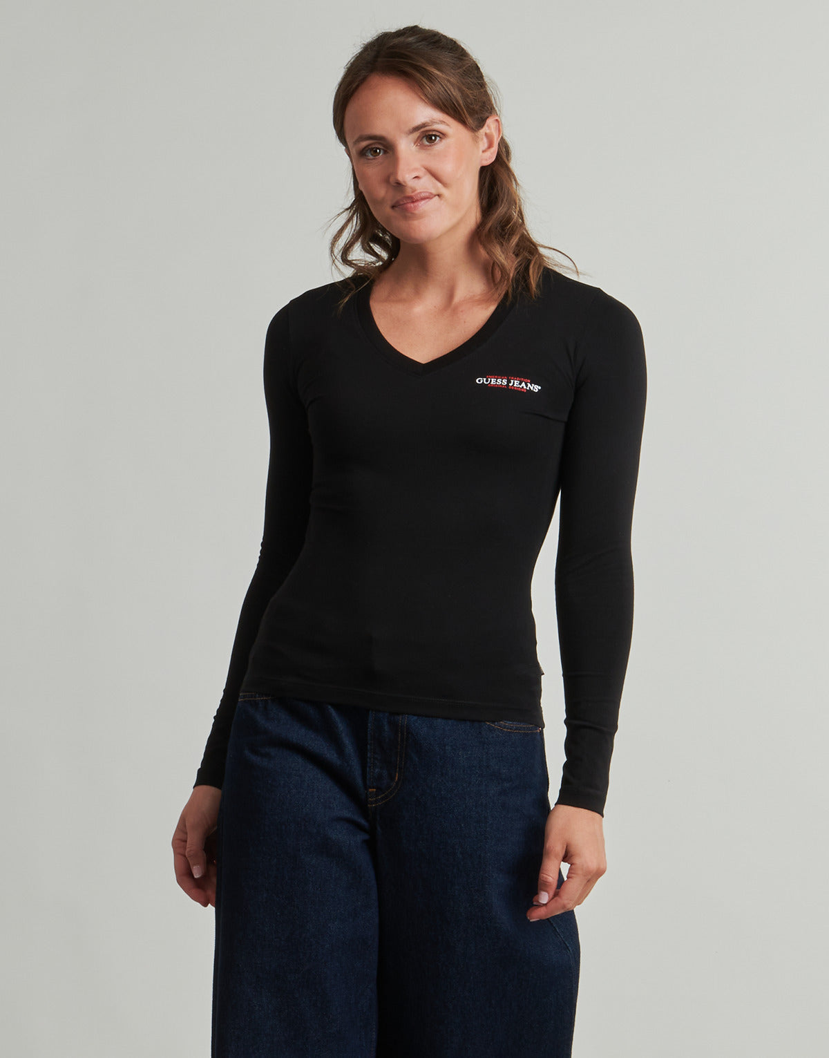 T-shirts a maniche lunghe Donna Guess  GJ LS VN SLIM MINI AMERICA  Nero