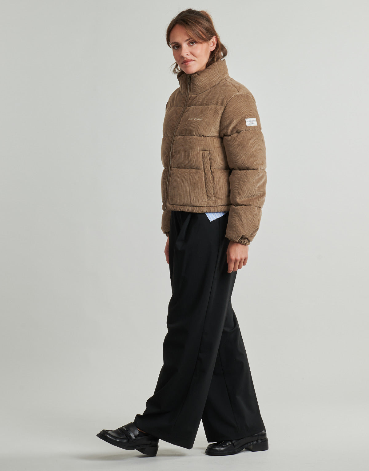 Piumino Donna Guess  CROPPED PUFFER  Beige