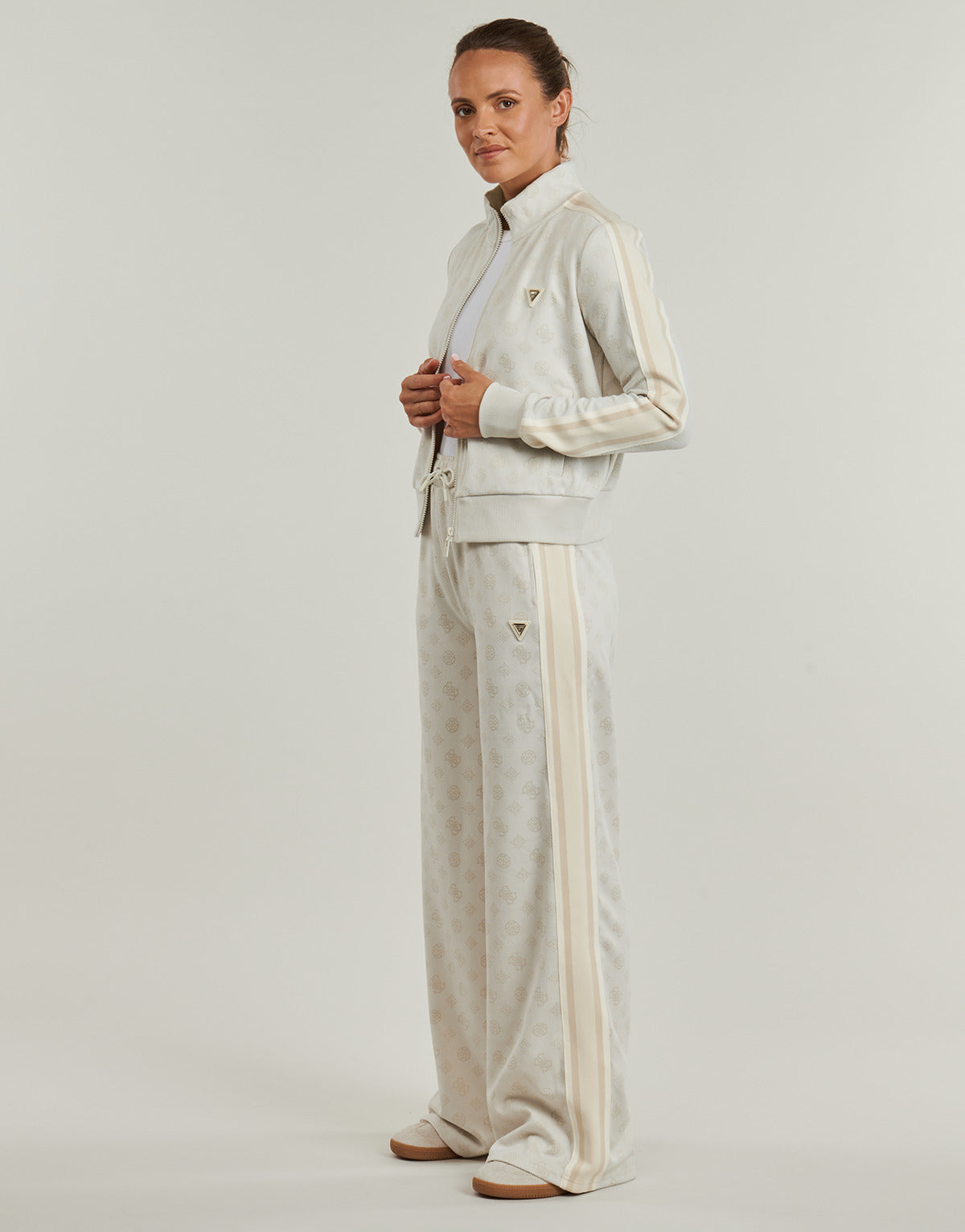 Pantaloni Sportivi Donna Guess  PEONY TAPED STRAIGHT LONG PANT  Bianco