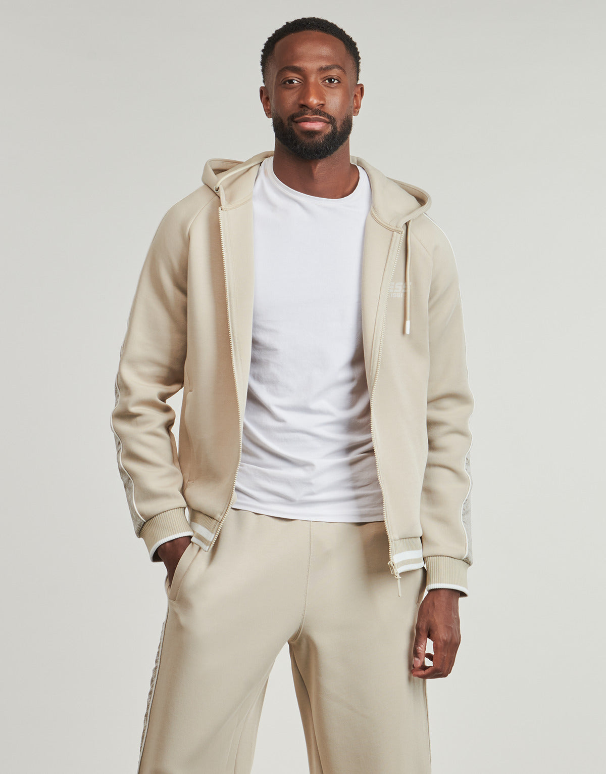 Felpa Uomo Guess  FINLO ZIPPED HOODIE  Beige