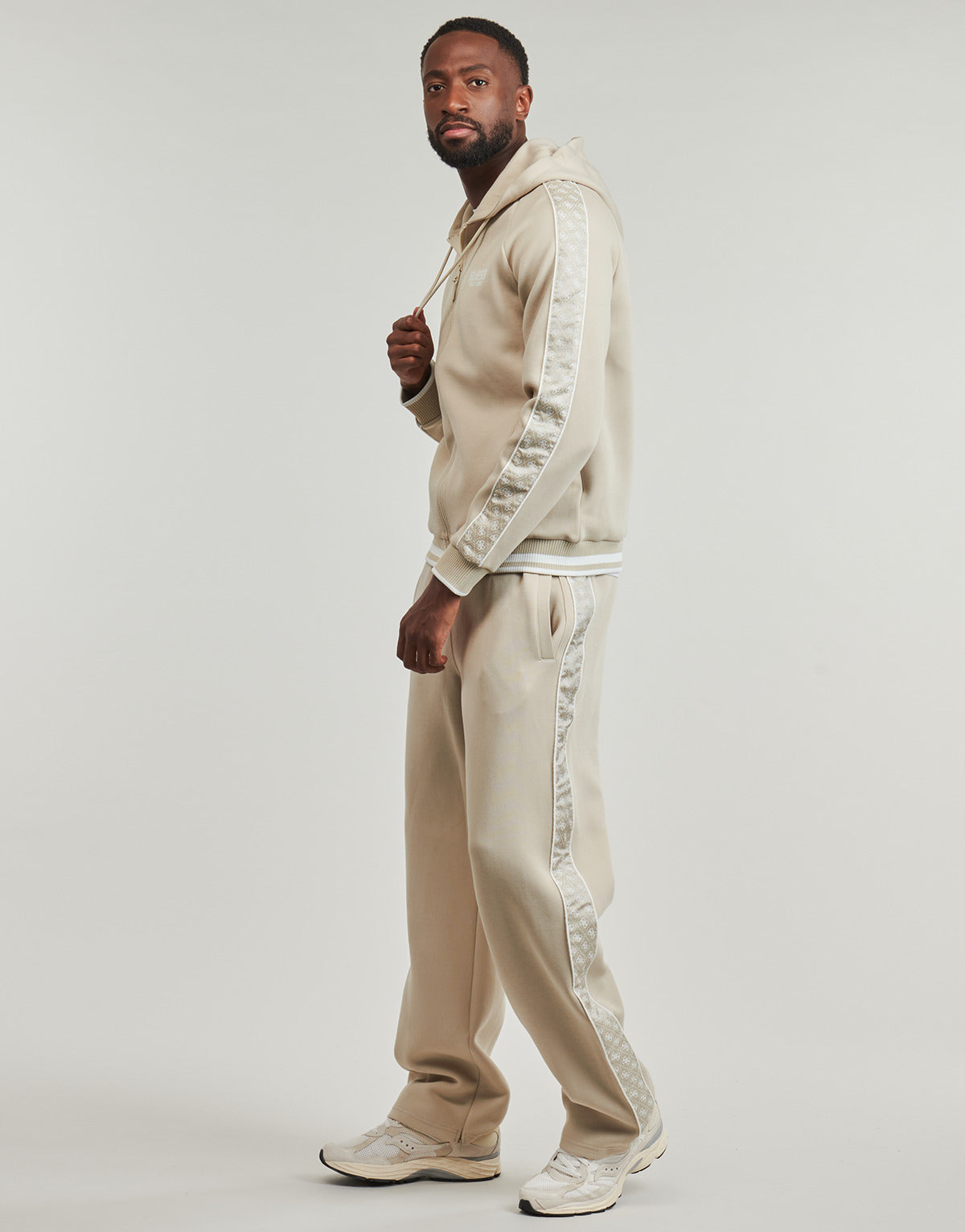 Felpa Uomo Guess  FINLO ZIPPED HOODIE  Beige