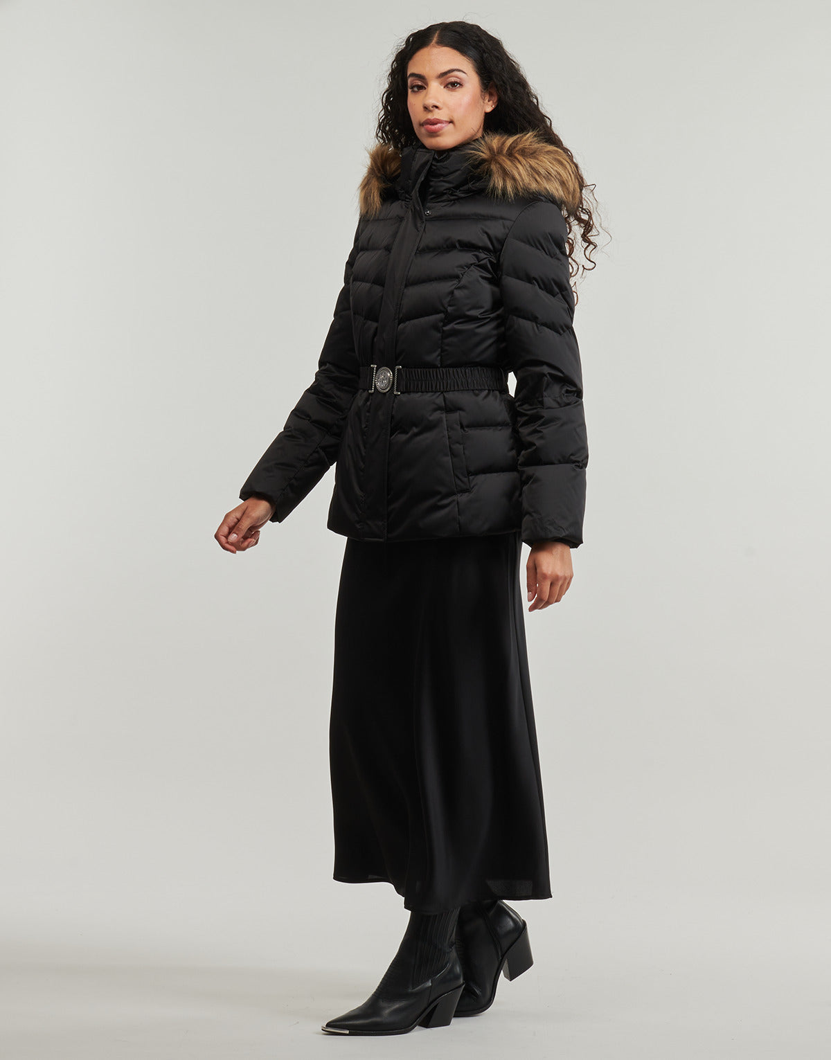 Piumino Donna Guess  MARINA SHORT  Nero