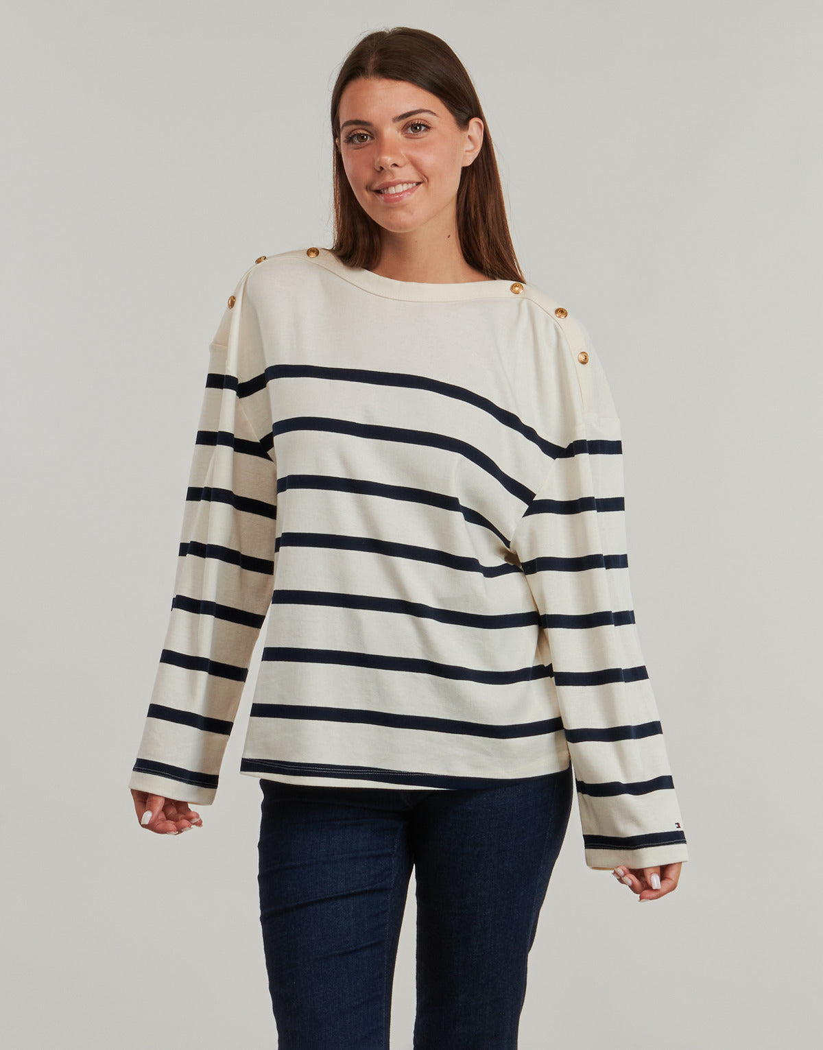 T-shirts a maniche lunghe Donna Tommy Hilfiger  LWK GOLD BUTTON BOAT-NK LS TEE  Bianco