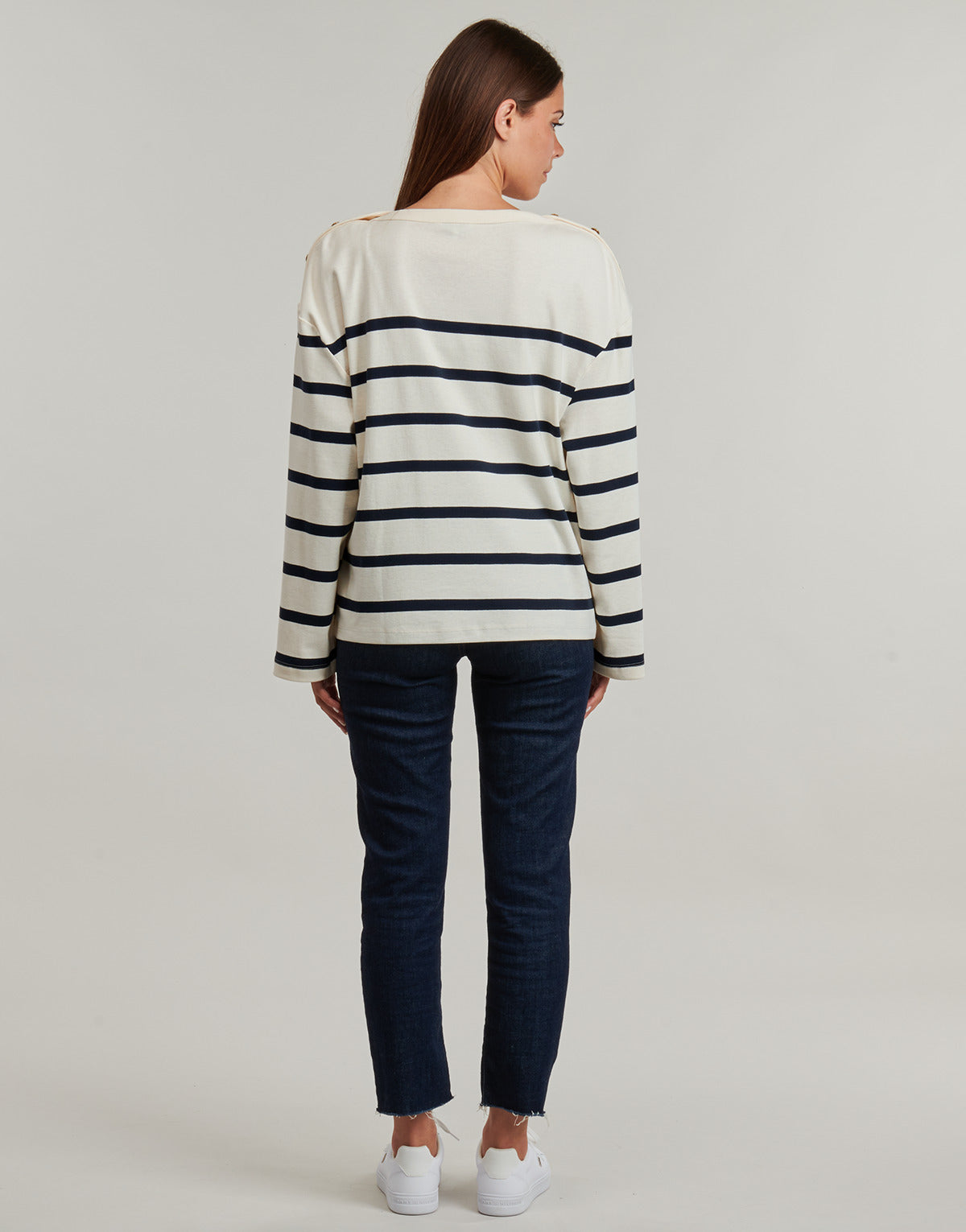 T-shirts a maniche lunghe Donna Tommy Hilfiger LWK GOLD BUTTON BOAT-NK LS TEE Bianco