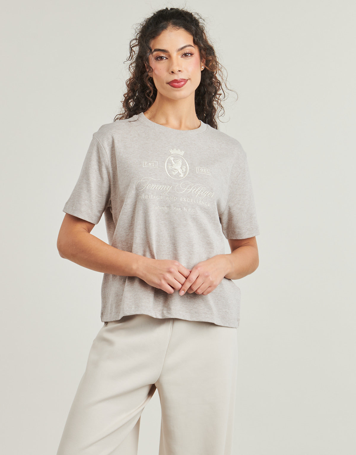 T-shirt Donna Tommy Hilfiger  VARSITY CREST RLX SS TEE  Grigio