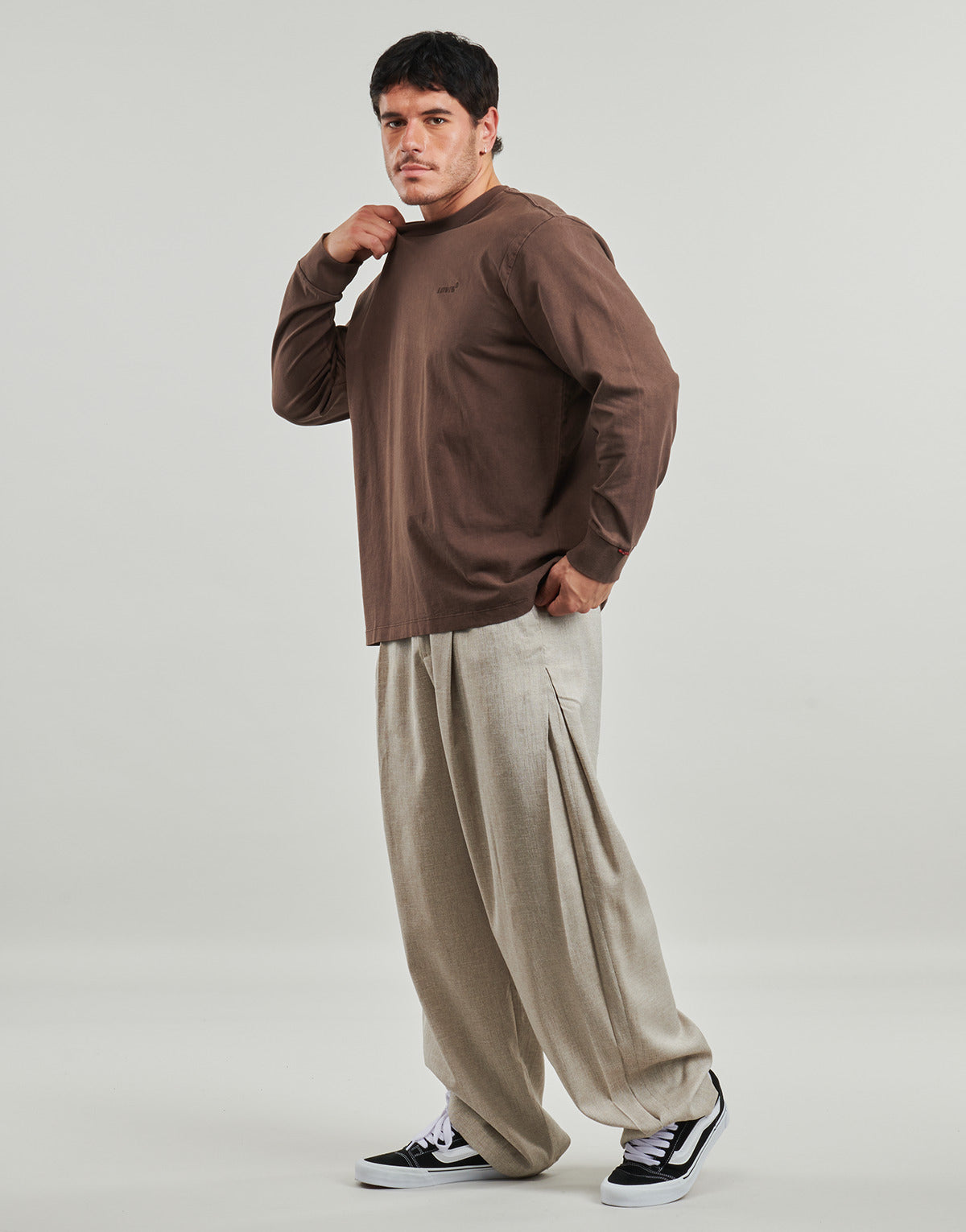 T-shirts a maniche lunghe Uomo Levis  LS AUTHENTIC TEE  Marrone