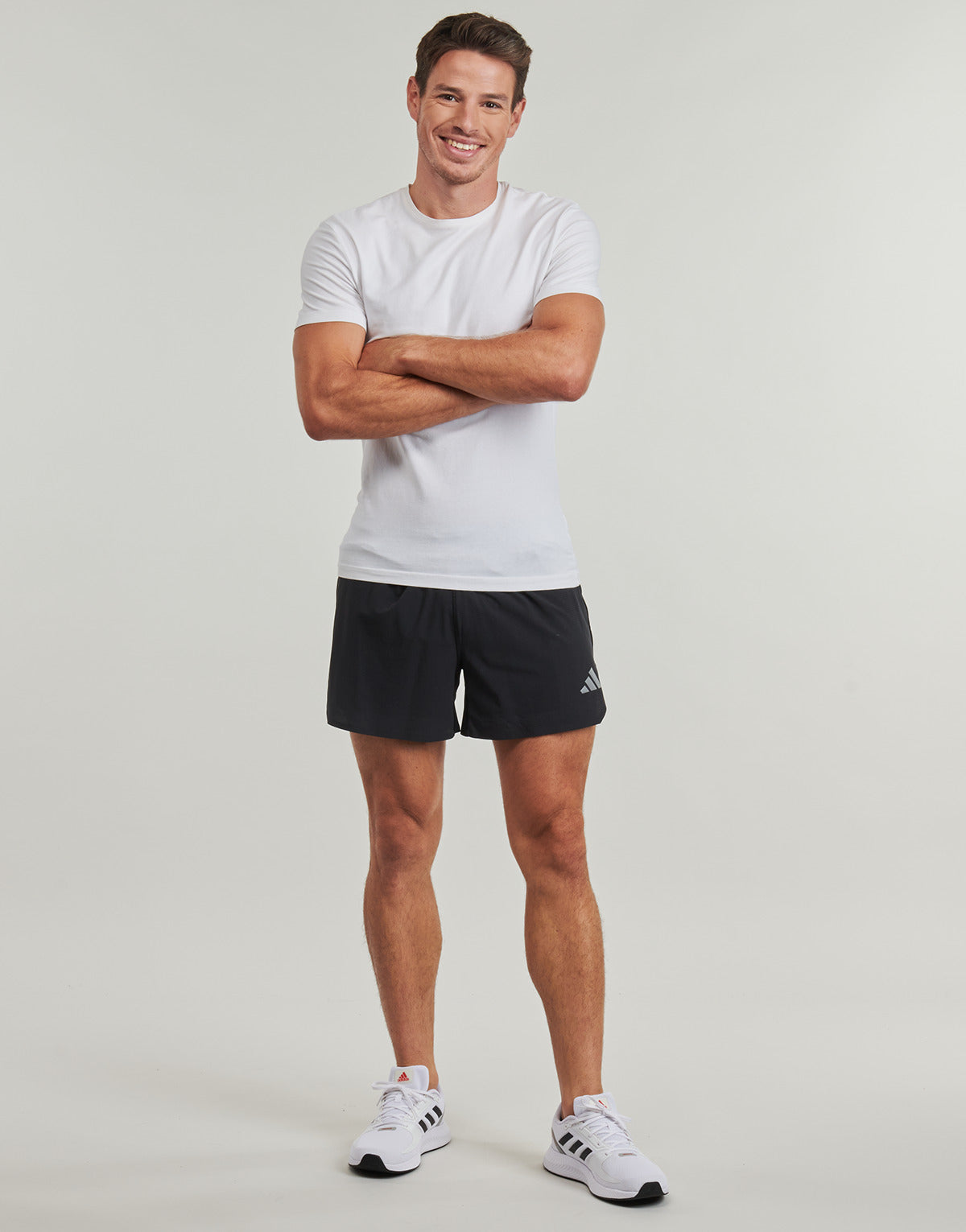 Pantaloni corti Uomo adidas  Adi365 Running CLIMACOOL+ Shorts  Nero