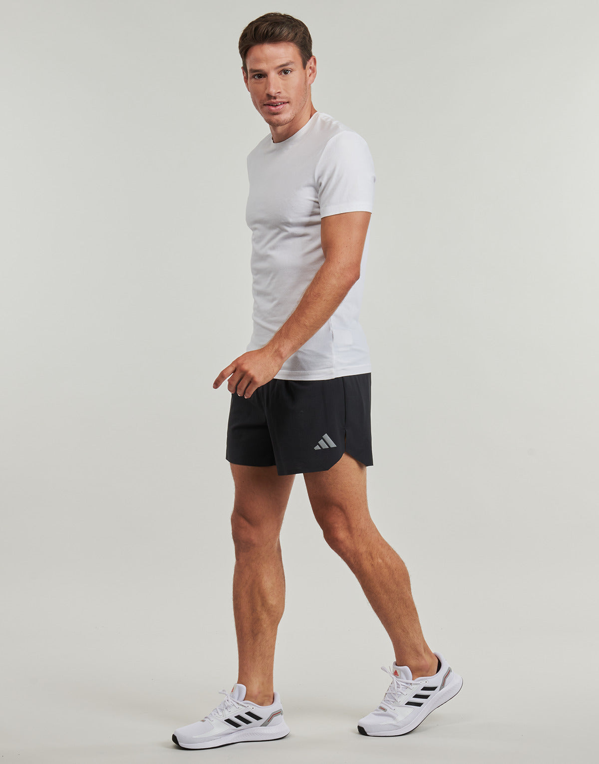 Pantaloni corti Uomo adidas  Adi365 Running CLIMACOOL+ Shorts  Nero