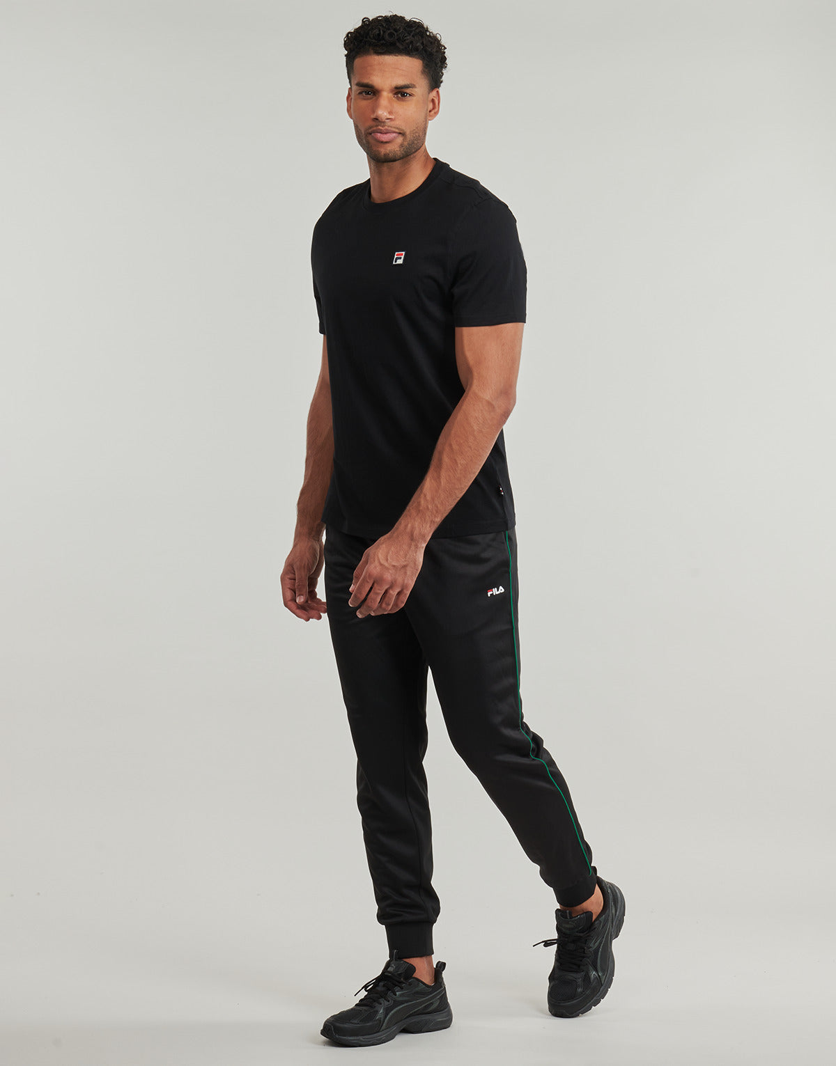 Pantaloni Sportivi Uomo Fila  SAGANO REGULAR TRACK PANTS  Nero