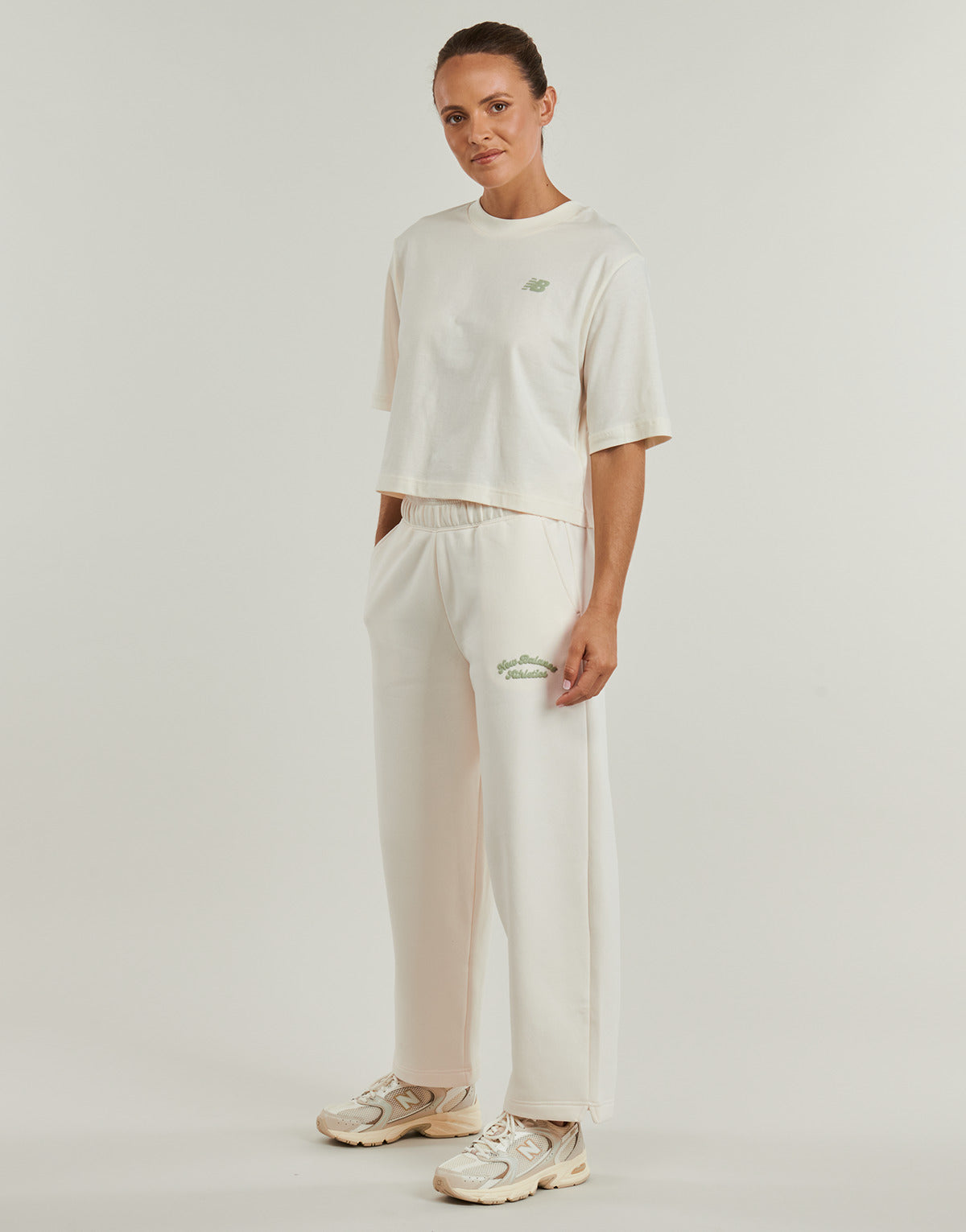 Pantaloni Sportivi Donna New Balance  LINEAR HERITAGE FLEECE BARREL LEG PANT  Beige