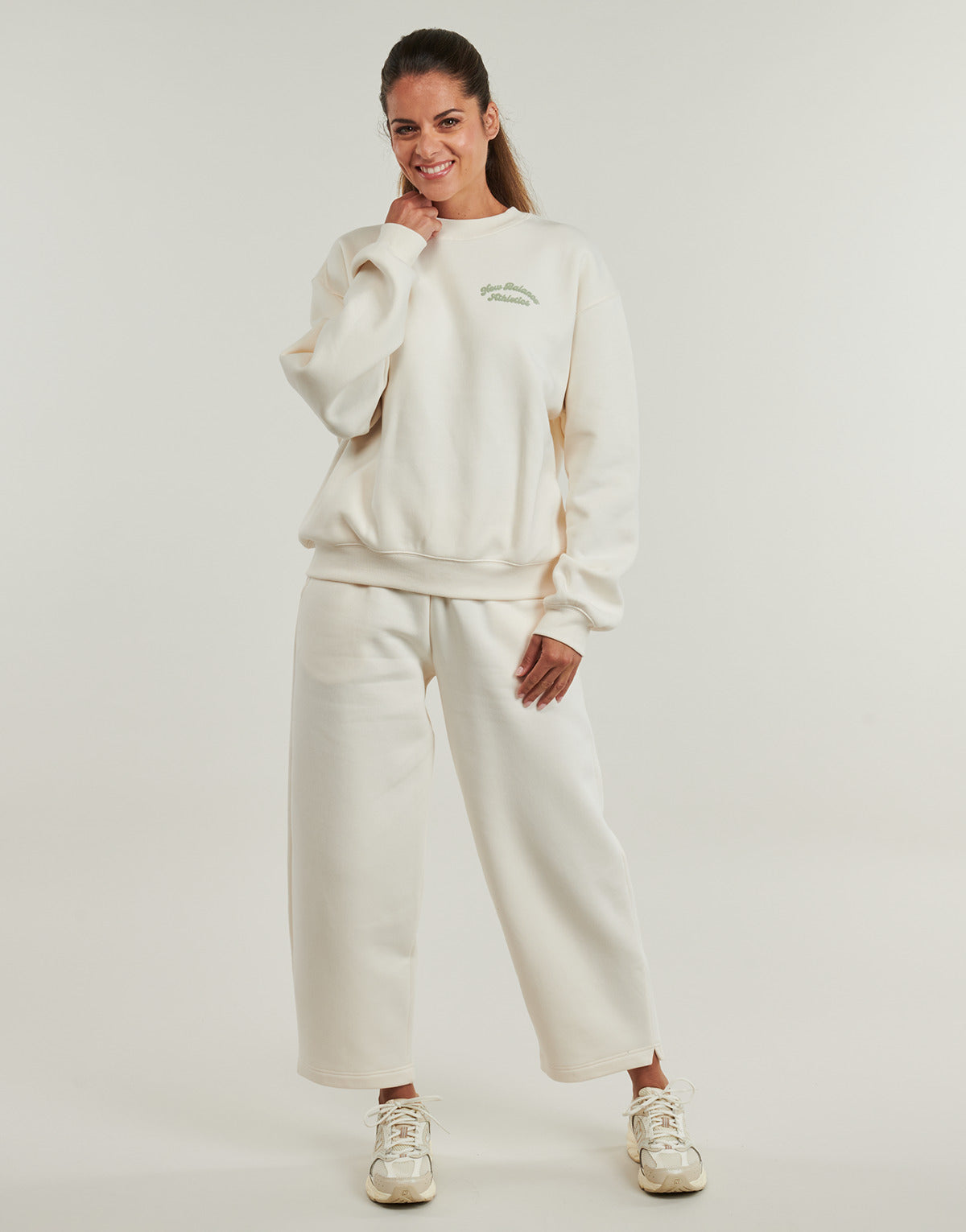 Felpa Donna New Balance  LINEAR HERITAGE FLEECE CREW  Beige