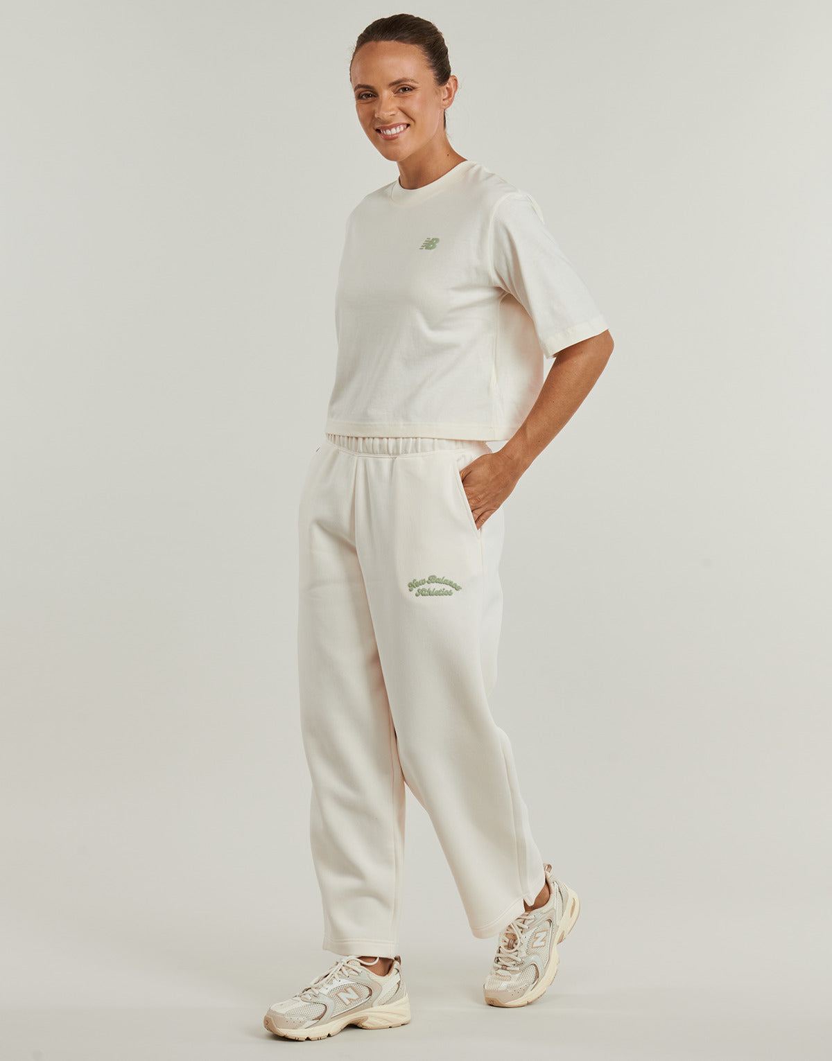 T-shirt Donna New Balance  LINEAR HERITAGE RELAXED T-SHIRT  Beige