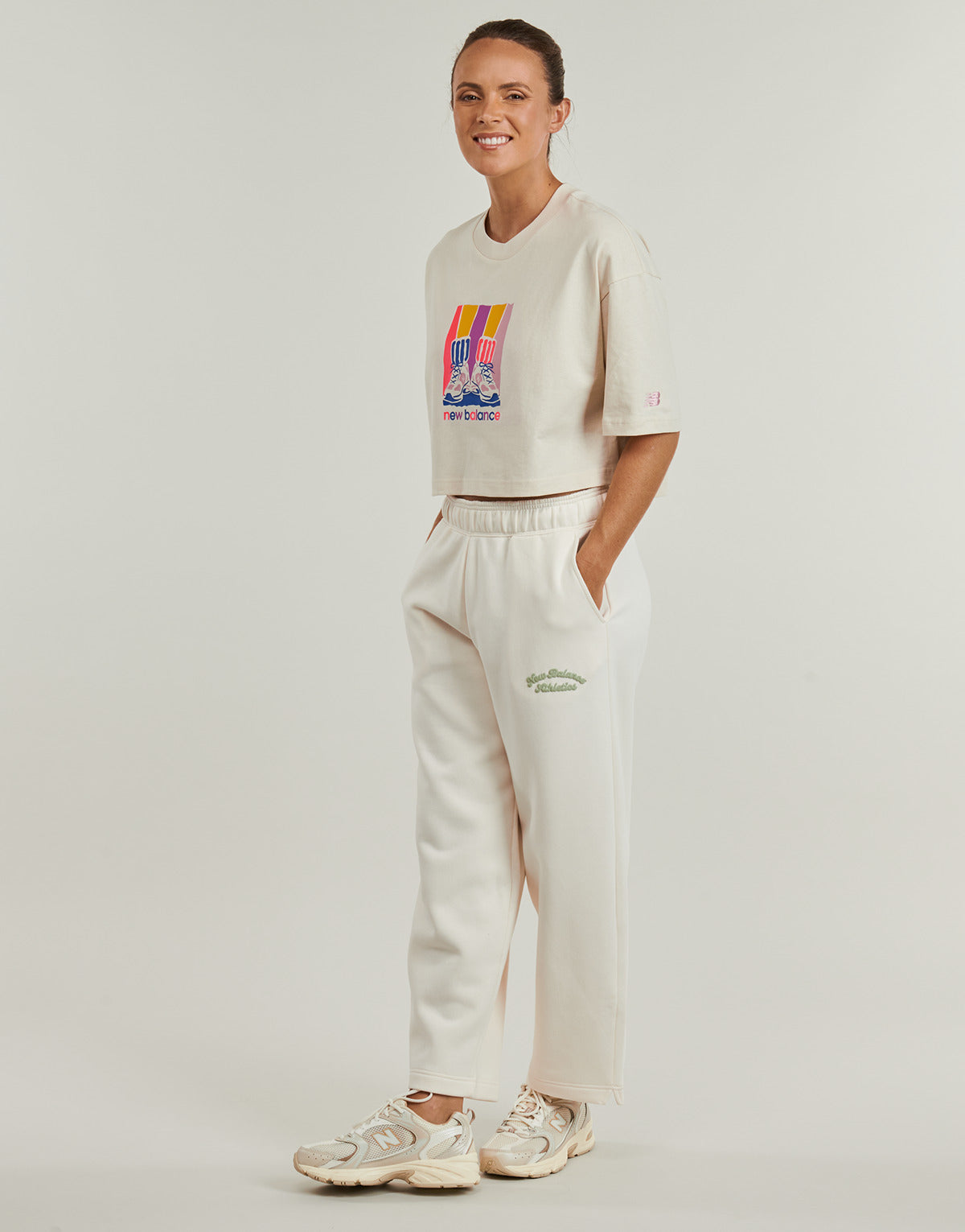 T-shirt Donna New Balance  ATHLETICS GRADIENT SHOES T-SHIRT  Beige