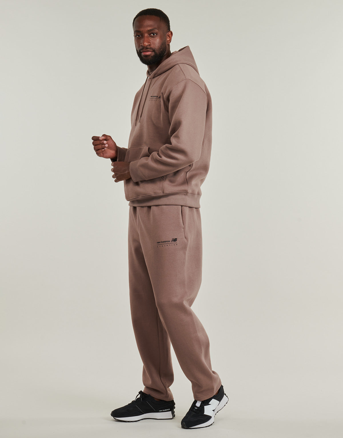 Felpa Uomo New Balance  LINEAR GRAPHIC FLEECE HOODIE  Marrone