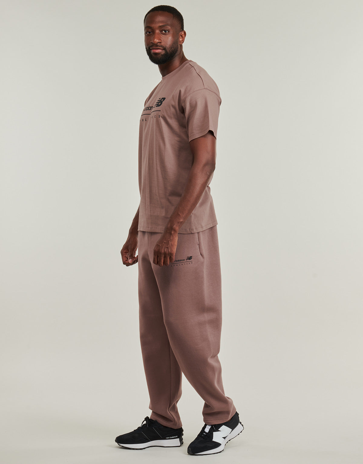 T-shirt Uomo New Balance  LINEAR GRAPHIC T-SHIRT  Marrone