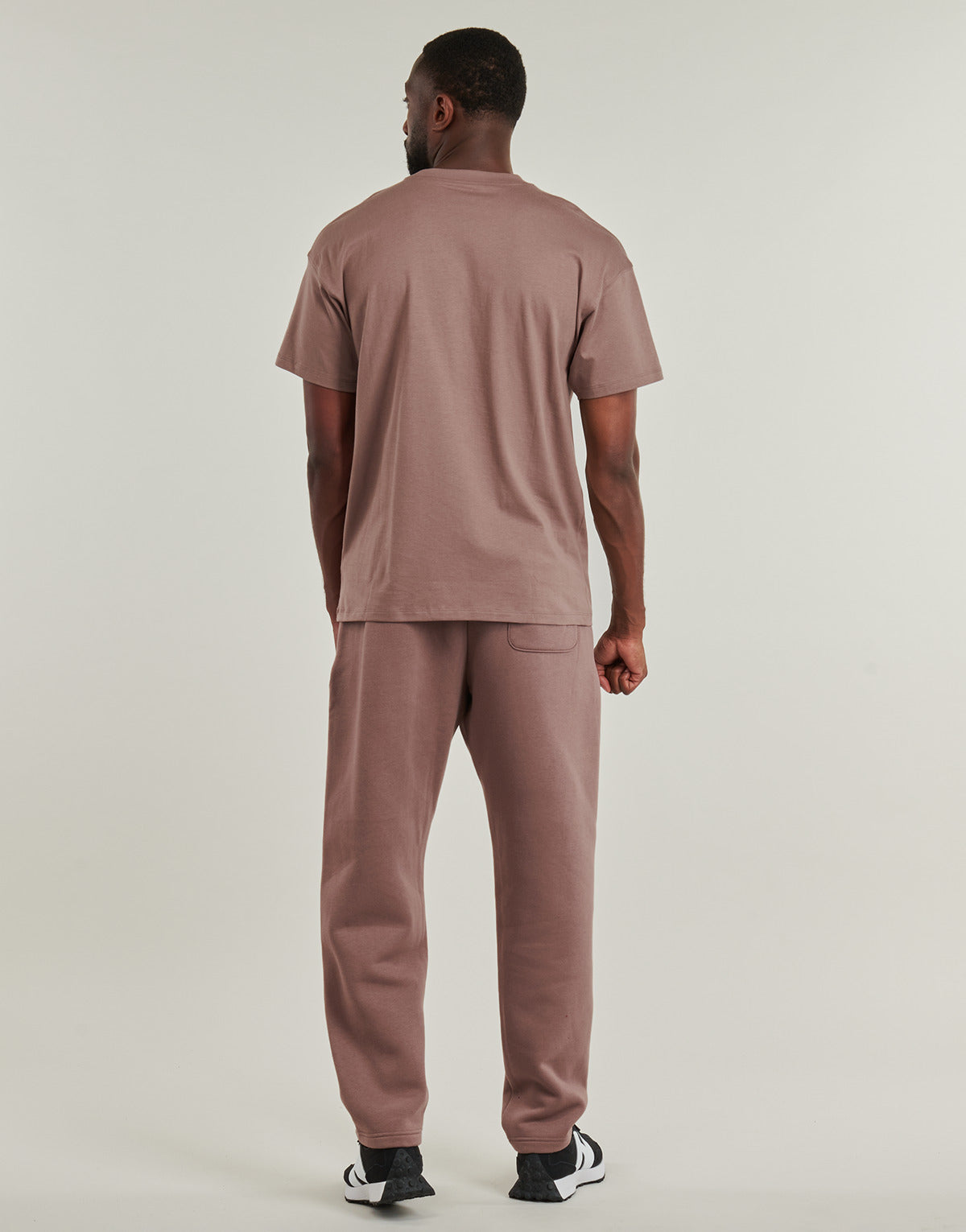 T-shirt Uomo New Balance  LINEAR GRAPHIC T-SHIRT  Marrone