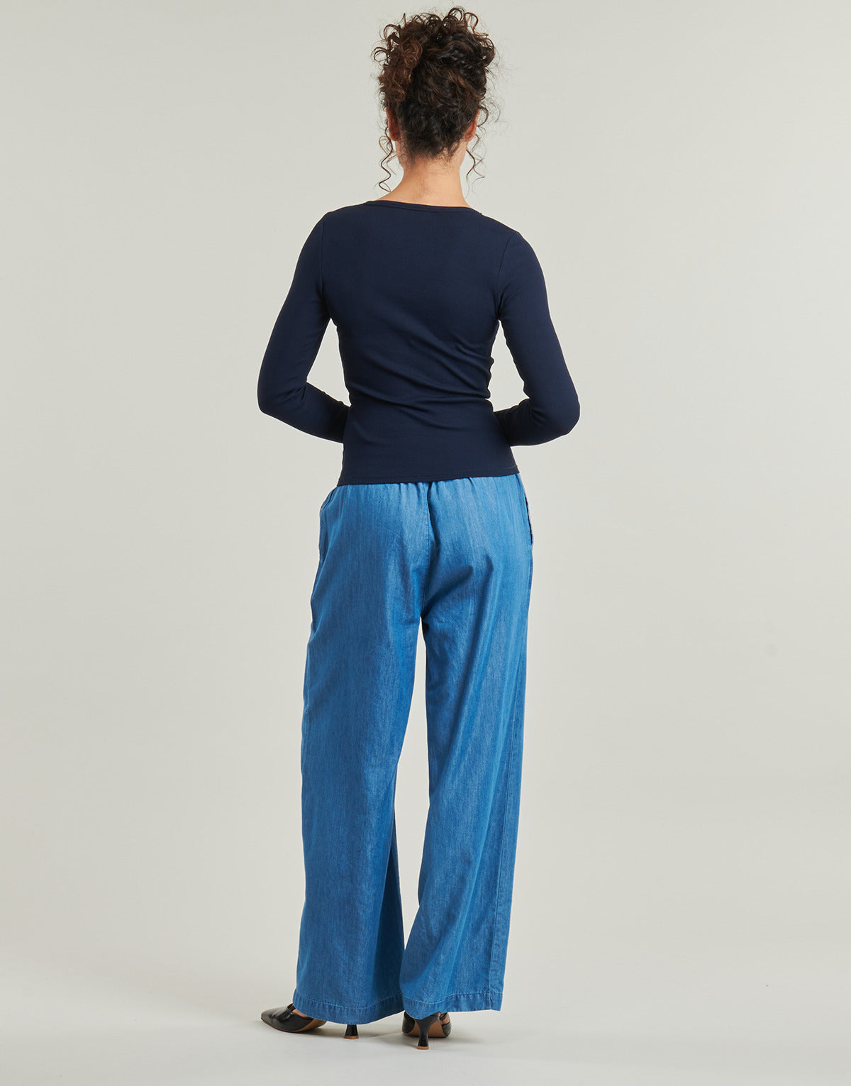 T-shirts a maniche lunghe Donna Tommy Jeans  TJW SLIM ESSENTIAL RIB V LS  Marine